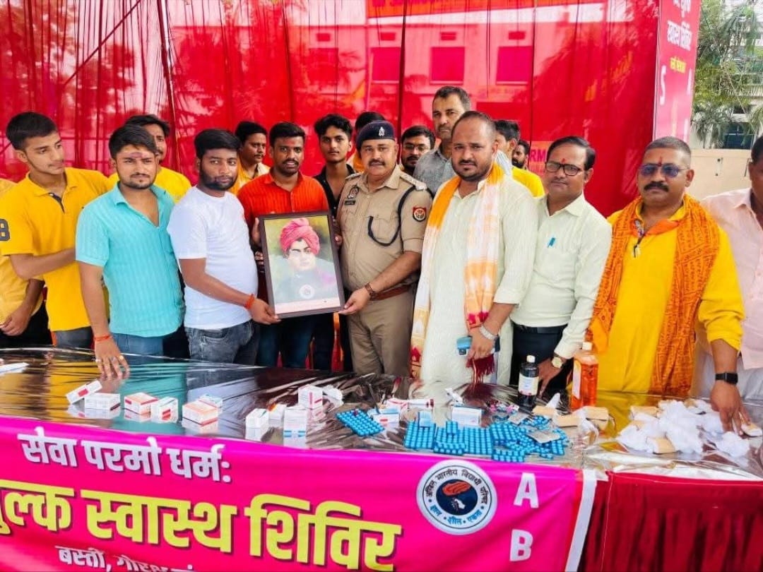 ABVPVoice's tweet image. सेवा में ही सार है, सेवा में ही संस्कार है।
गोरक्ष प्रांत में बस्ती जिले के कार्यकर्ताओं द्वारा पावन श्रावण माह में कांवड़ यात्रियों के लिए तीन दिवसीय निःशुल्क सेवा शिविर का आयोजन कर कांवड़ियों का स्वास्थ्य संबंधी उपचार किया गया।