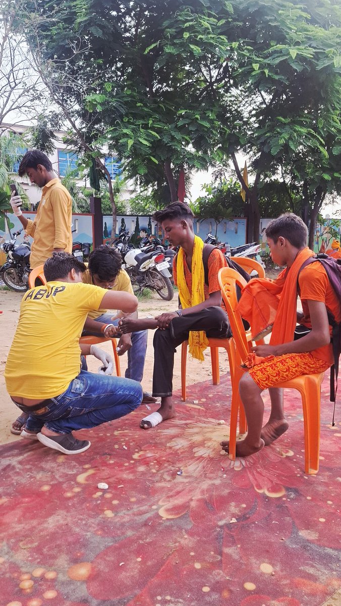ABVPVoice's tweet image. सेवा में ही सार है, सेवा में ही संस्कार है।
गोरक्ष प्रांत में बस्ती जिले के कार्यकर्ताओं द्वारा पावन श्रावण माह में कांवड़ यात्रियों के लिए तीन दिवसीय निःशुल्क सेवा शिविर का आयोजन कर कांवड़ियों का स्वास्थ्य संबंधी उपचार किया गया।