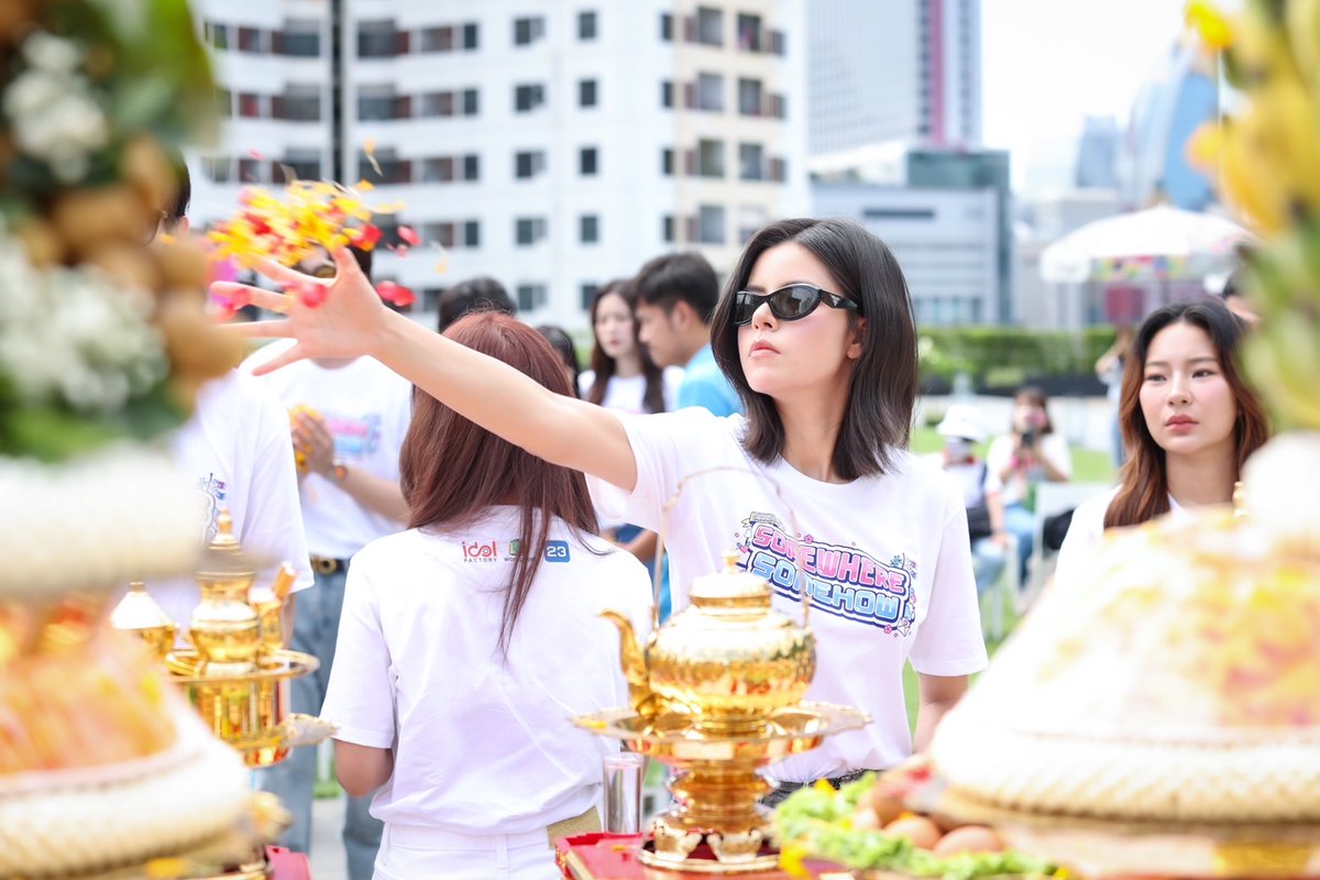infinityent898's tweet image. ฟินระดับล้าน "เฟ-เมษ์" สาดหวาน! บวงสรวง
"รักปากแข็ง" ปรุงรสชาติใหม่ซีรีส์GL ฮาฟินชวนซึ้งโลกตะลึง
ได้ฤกษ์งามยามดี อบอวลไปด้วยพลังงานความรัก ค่ายไอดอลแฟคทอรี่ ต้นตำรับออริจินัลซีรีส์
เกิร์ลเลิฟ จัดหนักจัดเต็ม บวงสรวงซีรีส์แซฟฟิก-รอมคอม “รักปากแข็ง Somewhere Somehow”…