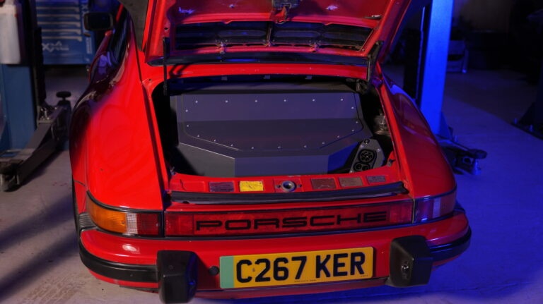 adskFusion's tweet image. Classic cars, cleaner future.
Fellten is reimagining what it means to be sustainable, giving old cars a second life as EVs using Autodesk Fusion. From rapid prototyping to full manufacturing, their workflow is 100% electric.
Learn more: autode.sk/4m4hjxX