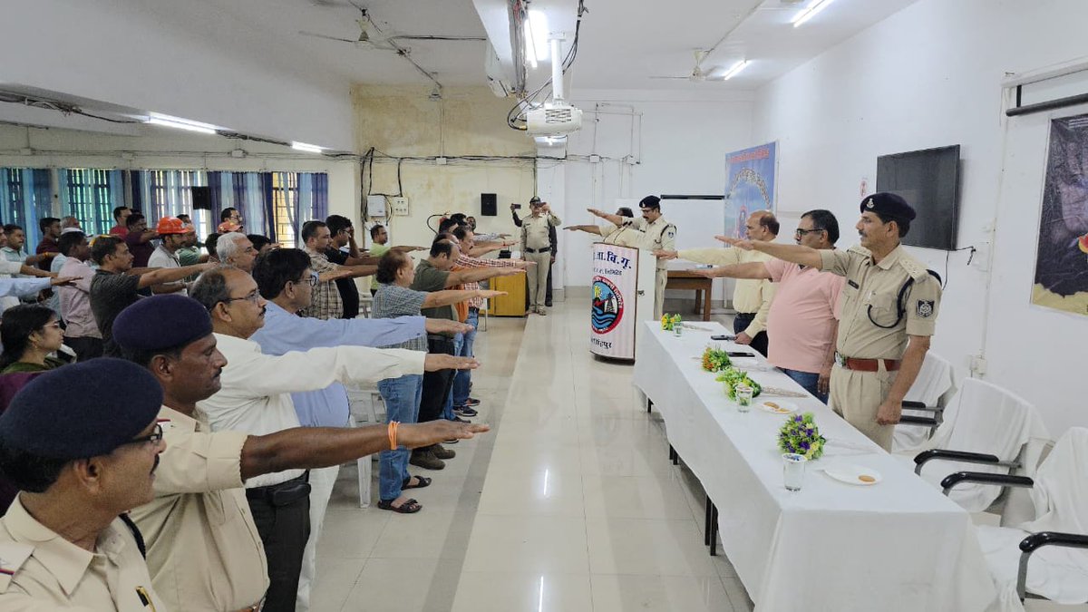 Umaria_SP's tweet image. "नशे से दूरी,है जरूरी" अभियान के तहत संजय गांधी पावर प्लांट मंगठार पाली में जागरूकता कार्यक्रम का आयोजन
#नशे_से_दूरी_है_जरूरी
#SayNoToDrugs
#nashamuktmp
@DGP_MP
@ianuragIPS
@MPPoliceDeptt
@mohdept