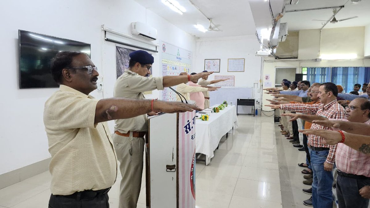 Umaria_SP's tweet image. "नशे से दूरी,है जरूरी" अभियान के तहत संजय गांधी पावर प्लांट मंगठार पाली में जागरूकता कार्यक्रम का आयोजन
#नशे_से_दूरी_है_जरूरी
#SayNoToDrugs
#nashamuktmp
@DGP_MP
@ianuragIPS
@MPPoliceDeptt
@mohdept