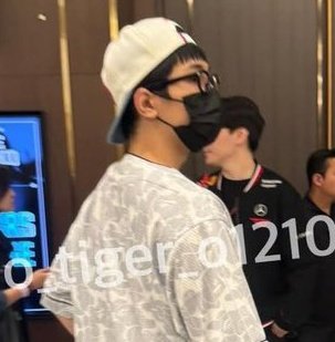 W0NWOOSPARADISE's tweet image. the straight bangs 😭😭😭