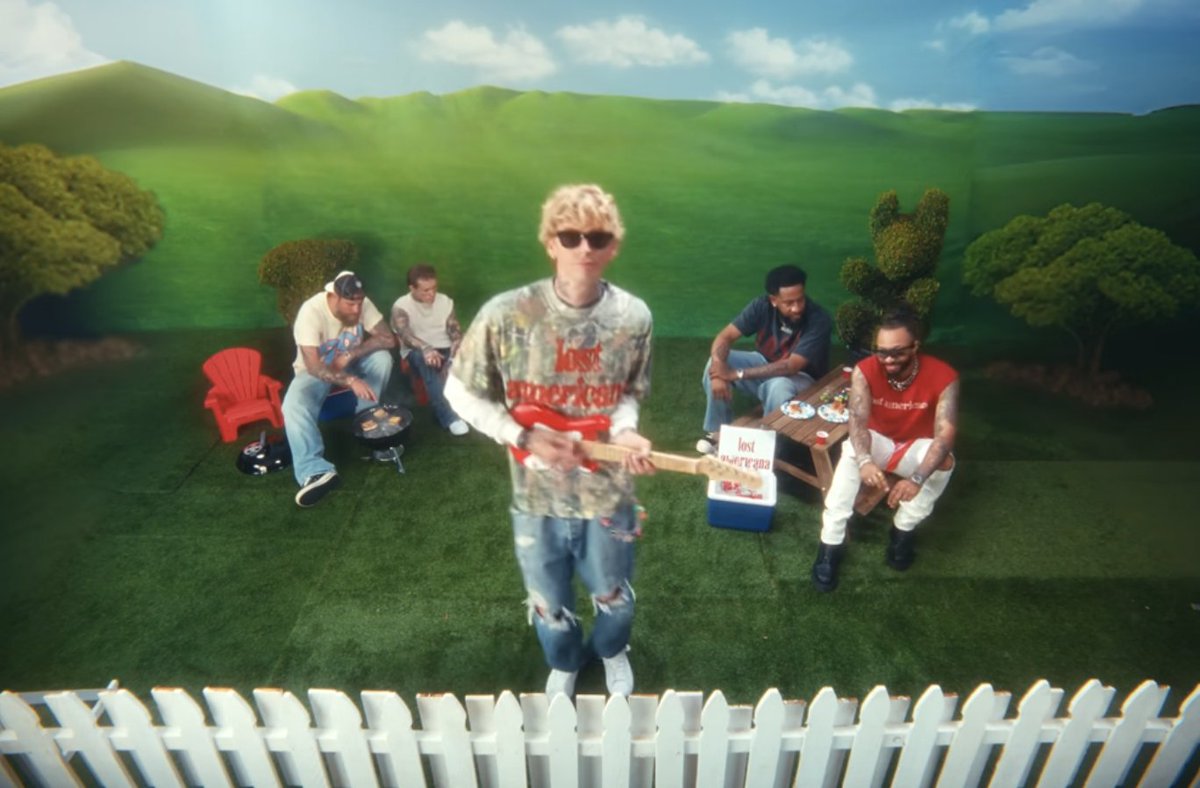 mgkbroficial's tweet image. Só eu que amo quando a gangue aparece nos videoclipes? 😍
#XX #EST4life