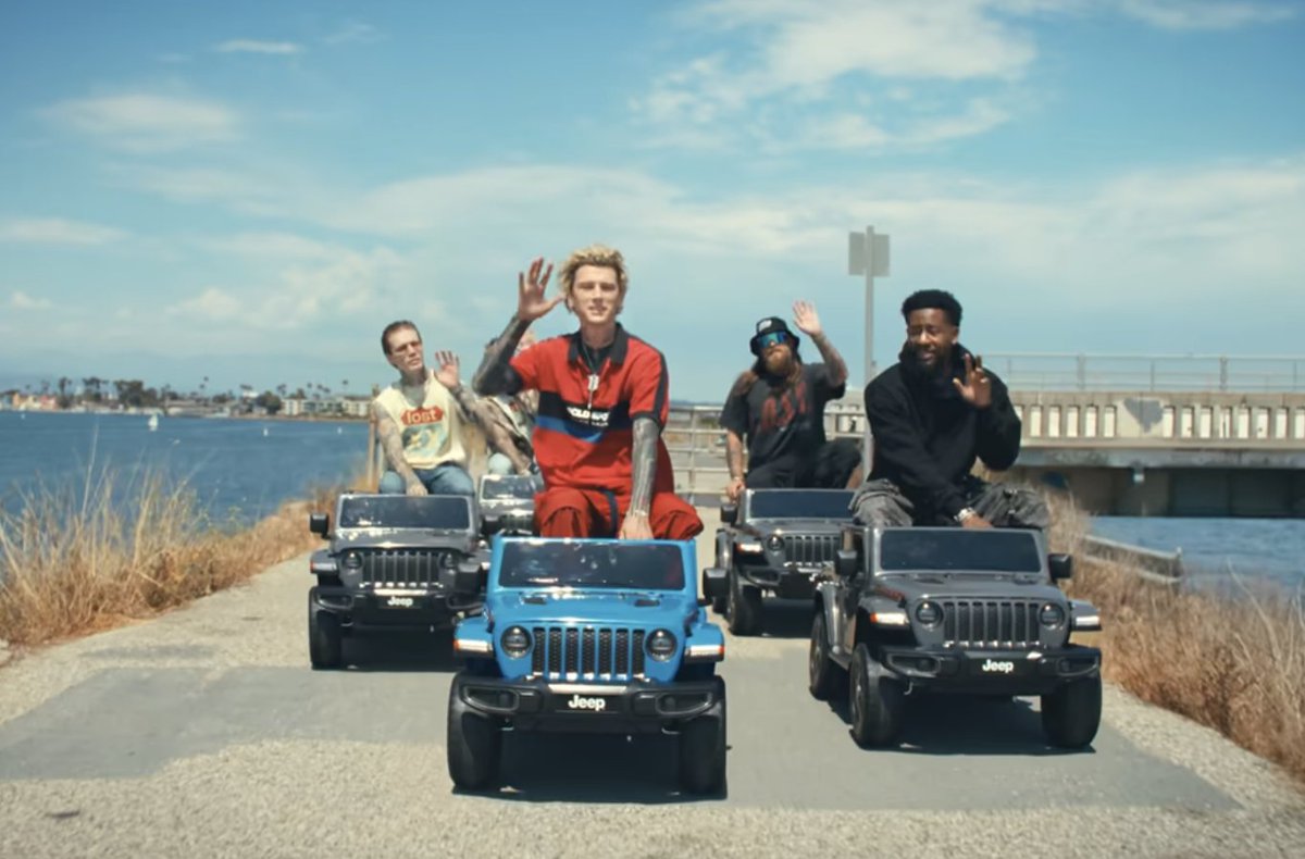 mgkbroficial's tweet image. Só eu que amo quando a gangue aparece nos videoclipes? 😍
#XX #EST4life