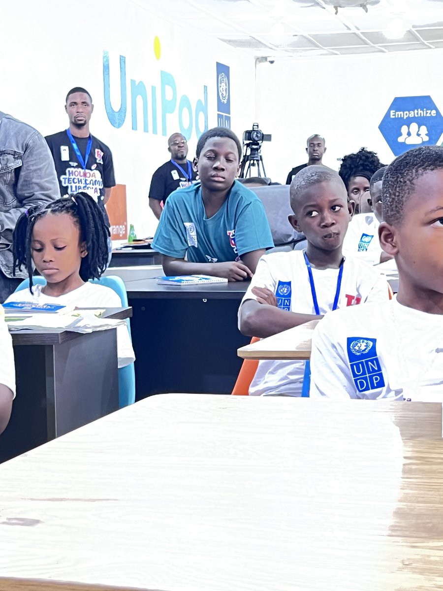 aliouMdia's tweet photo. Just visited the Holiday Tech Camp at UNIPOD, 60 kids (ages 6–17) learning coding, robotics, drones, VR, 3D printing & more. Fully funded & co-organized by @UNDPLiberia with @UnivOfLiberia. This is how we build a digital future one young mind at a time. #HTC2025 #LiberiaTech @nzometia_n @UNDPDigital @UNDPAfrica
