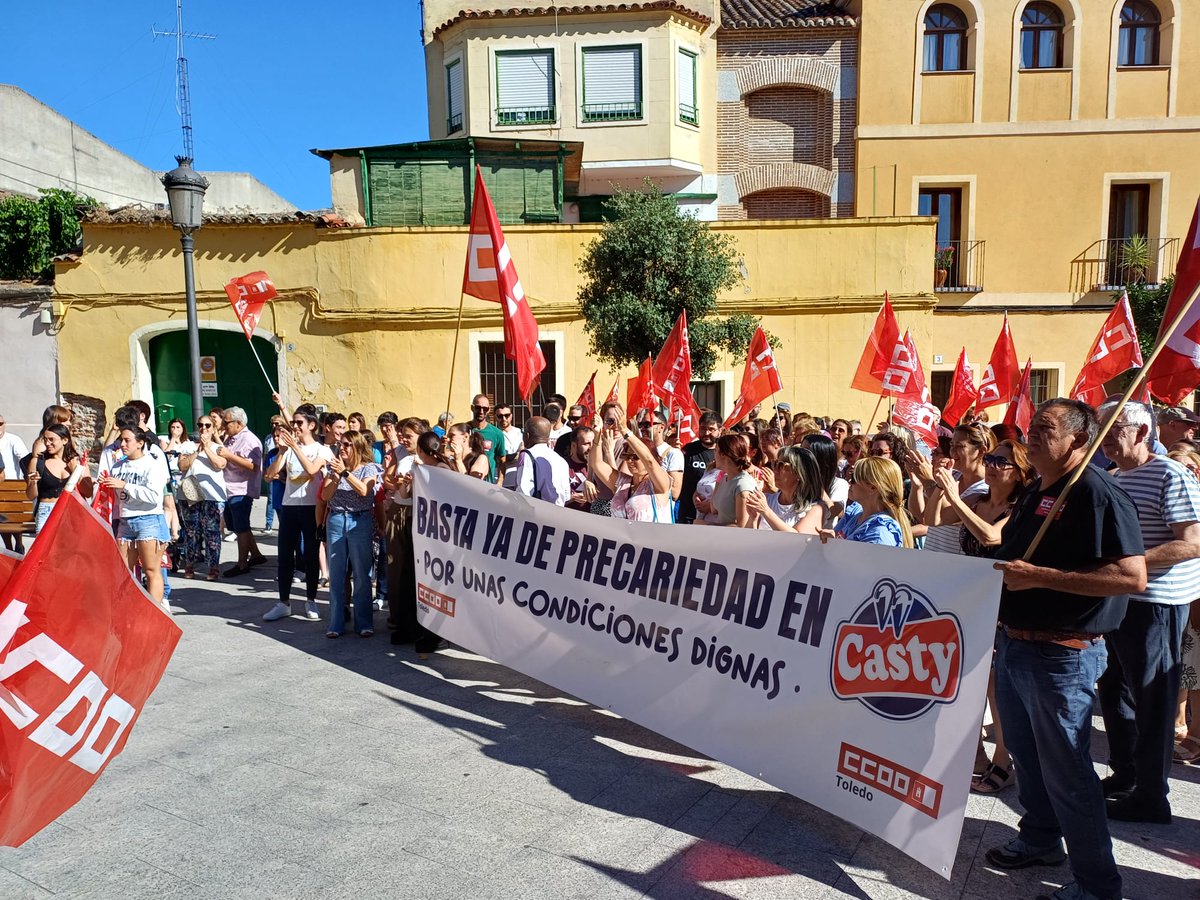 CCOO CLM #PrimerSindicato (@ccooclm) on Twitter photo 📢Basta ya de precariedad laboral en Casty ‼️
CCOO insta a la empresa a buscar una solución
🚩Las trabajadoras y trabajadores de Helados Casty de Talavera de la Reina y Comisiones Obreras han trasladado este viernes su protesta hasta la puerta del Ayuntamiento 📢Basta ya de precariedad laboral en Casty ‼️
CCOO insta a la empresa a buscar una solución
🚩Las trabajadoras y trabajadores de Helados Casty de Talavera de la Reina y Comisiones Obreras han trasladado este viernes su protesta hasta la puerta del Ayuntamiento