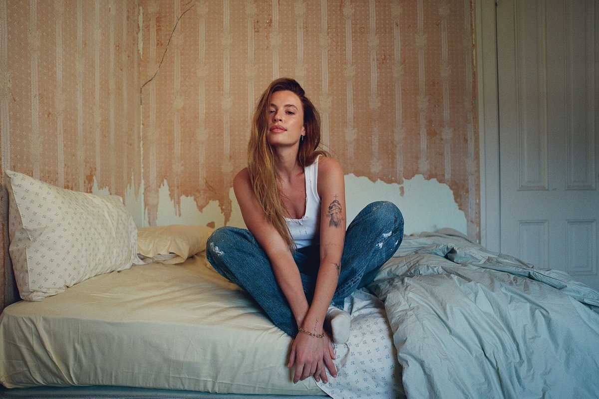 readdork's tweet image. Fletcher has shared a new video for her single 'Hi, Everyone Leave Please'
readdork.com/news/fletcher-…