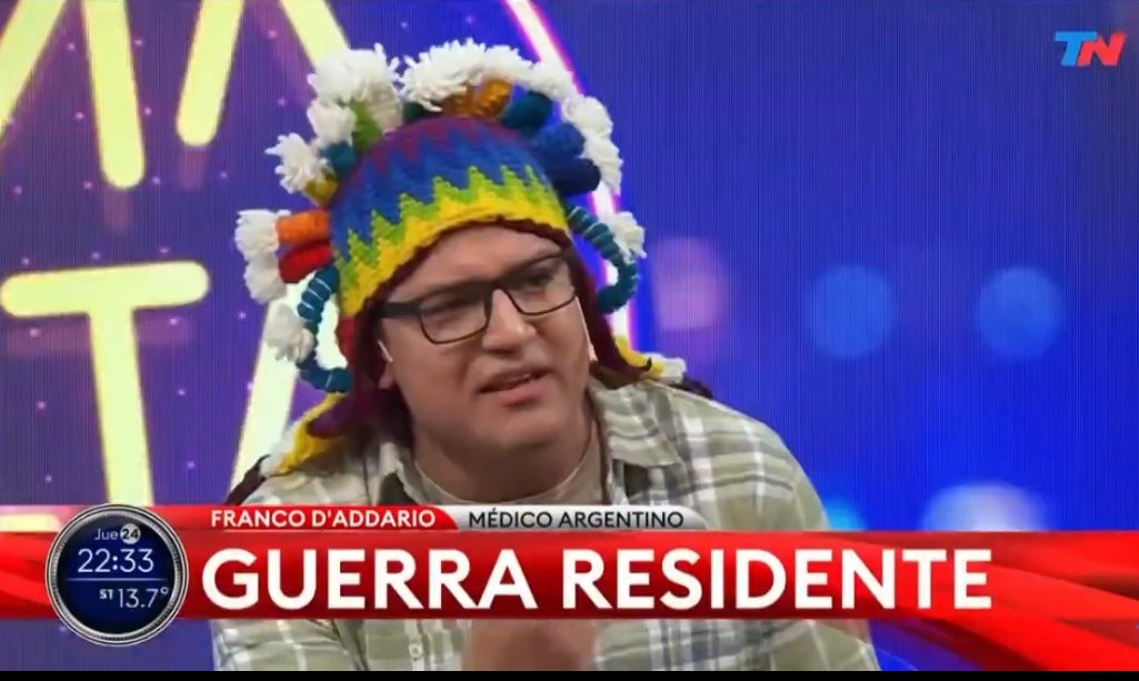 hitlodea's tweet image. Habla al pais el cacique Machete Veloz