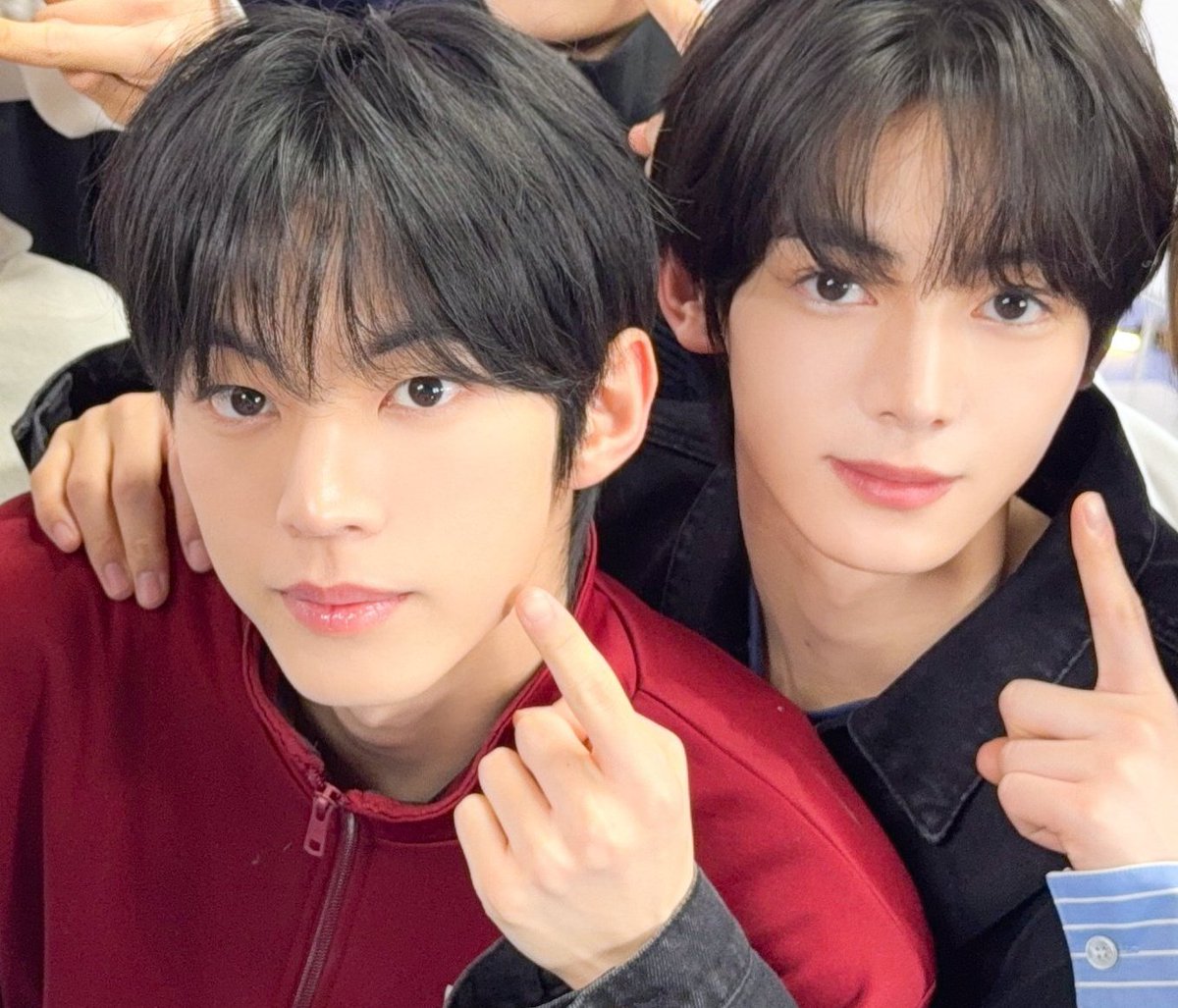 inonuary's tweet photo. fully understand why ddoi made a new chemi name for him and acen as 잘생긴사람즈(handsomez) because these visuals indeed from the heaven https://t.co/72PHbS1iJv