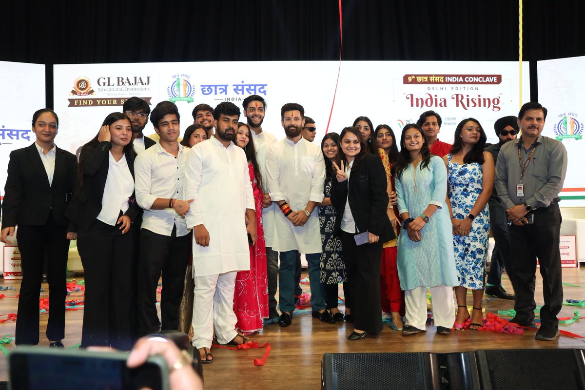 आज ग्रेटर नोएडा में 9th छात्र संसद इंडिया कॉनक्लेव में बतौर मुख्य अतिथि शामिल हुए राष्ट्रीय अध्यक्ष सह केंद्रीय मंत्री आदरणीय श्री <a href="/iChiragPaswan/">युवा बिहारी चिराग पासवान</a> जी।