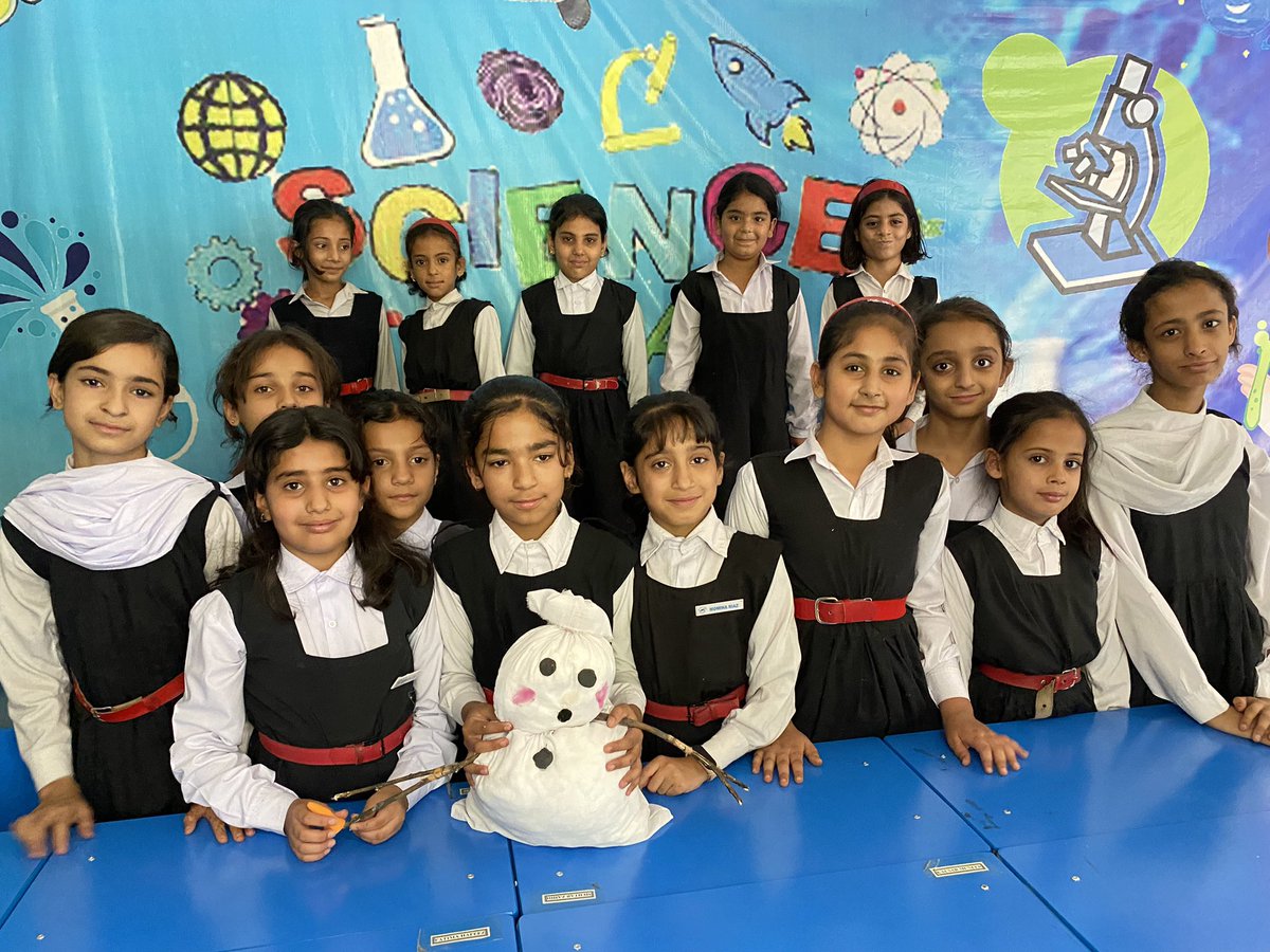 SchoolOfSchola3's tweet photo. Beyond Just Snowmen! ☃️❄️
Our grade three students didn’t just build snowmen — they built trust, teamwork, and creative minds.
This activity was all about thinking out of the box and growing together.
#CreativeLearning #TeamworkInAction #MRC #LearningThroughPlay #SnowmanMagic https://t.co/wc4CEBbDFr