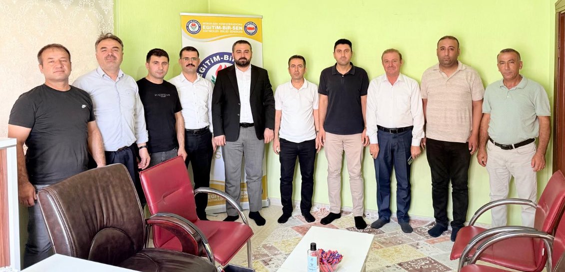 AK Parti İl Başkan Yardımcısı Sn.Yılmaz BAŞBOĞA,Dargeçit İlçe Başkanımız Sn.Mehmet KILIÇ ve İl Yönetim Kurulu Üyesi Sn.Enver BAKAY beraberlerindeki heyetle birlikte bizleri ziyaret etti. Nazik ziyaretleri için kendilerine çok teşekkür ederiz.
<a href="/_aliyalcin_/">Ali YALÇIN</a>
<a href="/aselamdemir47/">Abdulselam DEMİR</a>
<a href="/avuax47/">Rıdvan AKDOĞAN</a>