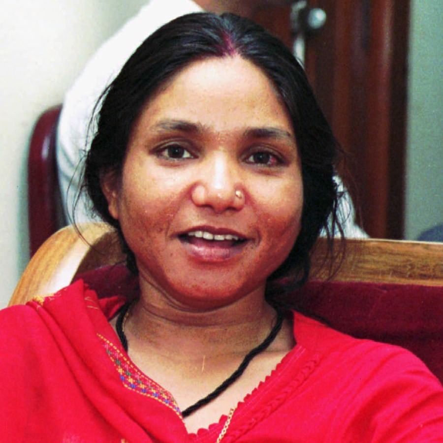 क्रांतिनायिका वीरांगना फूलन देवी जी के 24 वें शहादत दिवस के मौके पर बहुजन मुक्त्ति पार्टी के ओर से विनम्र अभिवादन।
             #एड_ए_के_अम्बेडकर 
          (प्रदेश अध्यक्ष बीएमपी,बिहार)
