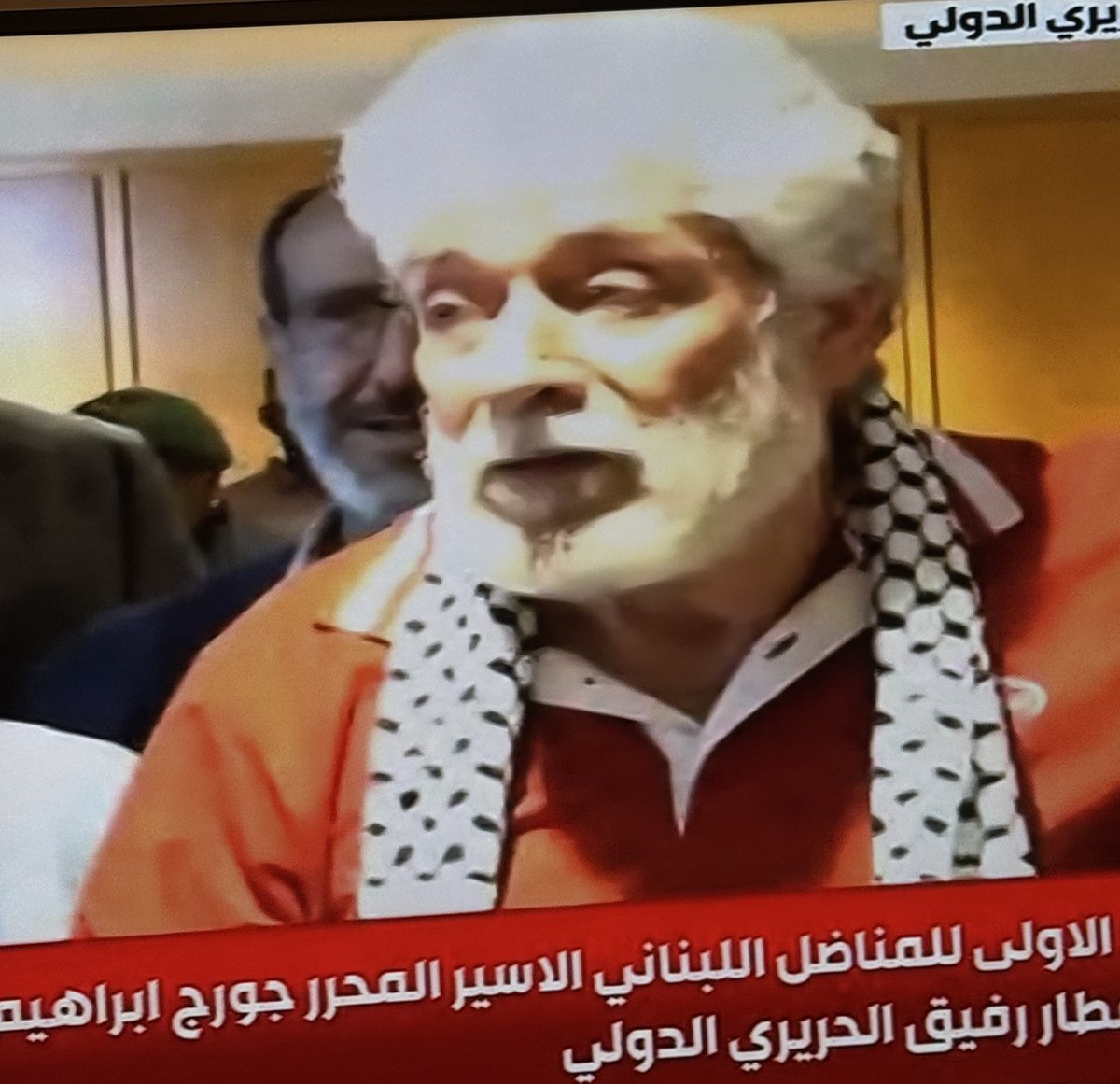RicardoRKaram's tweet image. أربعون عاماً مضت، أمضاها جورج عبد الله خلف القضبان في فرنسا. أُدين بتهمة التواطؤ في اغتيال دبلوماسيين، وهو ما نفاه دائماً، ومع ذلك تجاوزت فترة سجنه العقوبة القصوى المنصوص عليها قانوناً.
جورج عبد الله ليس شخصية عادية. بالنسبة إلى مؤيّديه، هو مناضل ماركسي لبناني، صمد دفاعاً عن…