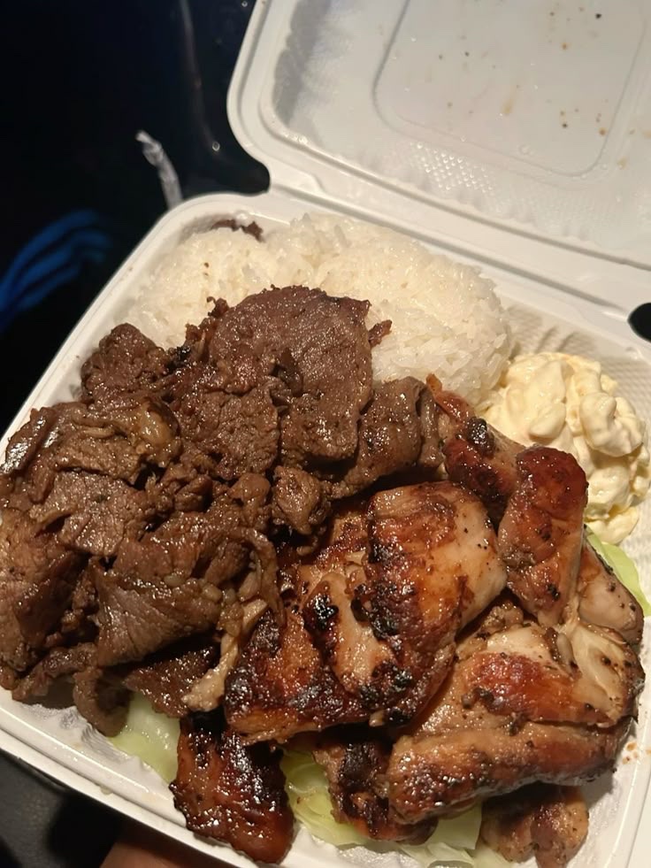 HawaiiSol's tweet image. Smash or pass?
