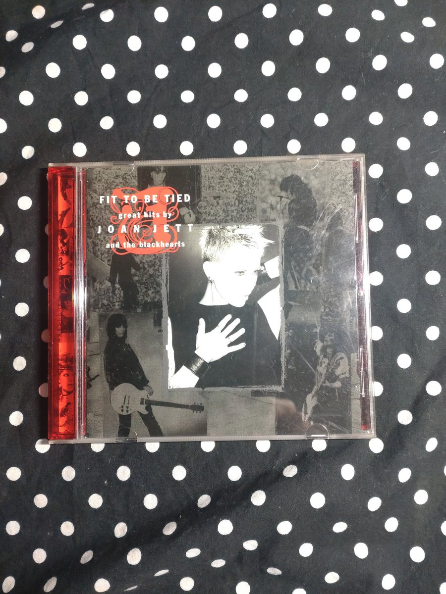 cIbEsZpennrq9Ue's tweet photo. 今夜の1枚💿😀🎶🌟
皆様、今日もお疲れ様でした‼️🙇🏻
明日もジリジリと日が照りつける酷暑🥵になる様なので熱中症と紫外線の対策万全に!!😆✌️
皆様は体調は如何でしょうか？くれぐれも無理なさらずに❕😄👍

#JOANJETTandTHEBLACKHEARTS
#FITTOBETIED
#greathits https://t.co/56iUKxCkFH