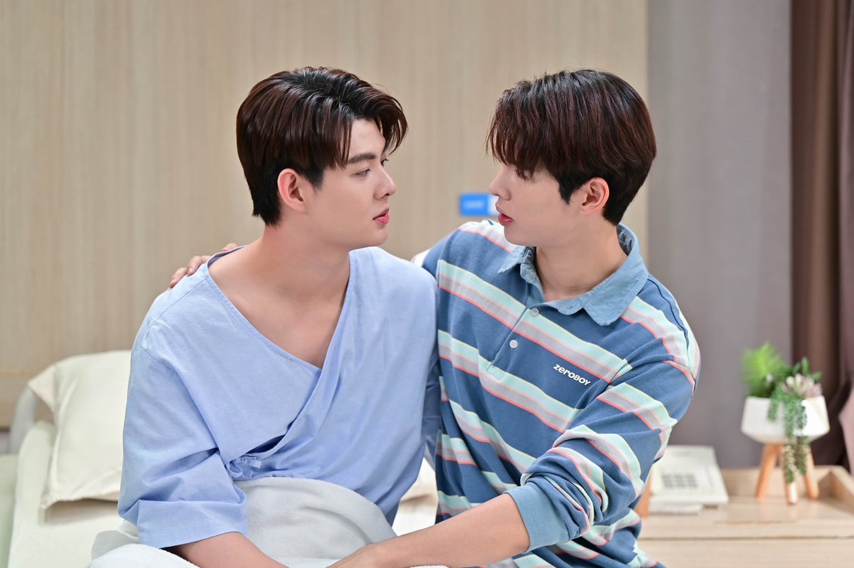 infinityent898's tweet image. เตรียมหัวใจให้พร้อม! EP.11 ‘หวานใจผู้ใหญ่จอม’ กำลังจะหวานซึ้งจนน้ำตาซึม
ใครยังไม่ตั้งแจ้งเตือน รีบเลย เพราะ EP.11 ของ “หวานใจผู้ใหญ่จอม” บอกได้คำเดียวว่า… “อบอุ่นหัวใจแบบสุดขั้ว” หลังจากเหตุการณ์ไม่คาดฝันในงานลอยกระทง “ผู้ใหญ่จอม” ต้องเข้าห้องฉุกเฉินอย่างกะทันหัน งานนี้…