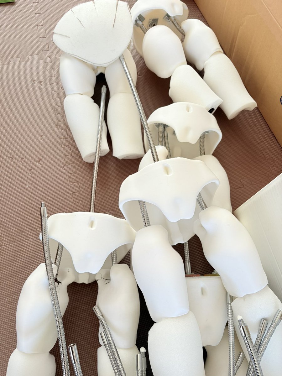 AnthroMate's tweet image. 小てんちゃん
縫製工程はほぼ完了
後は素体とアンコを詰める段階なのですが、これは結構大変
来週お送り出しできるよう頑張ります!
遅くなりまして申し訳ありません!