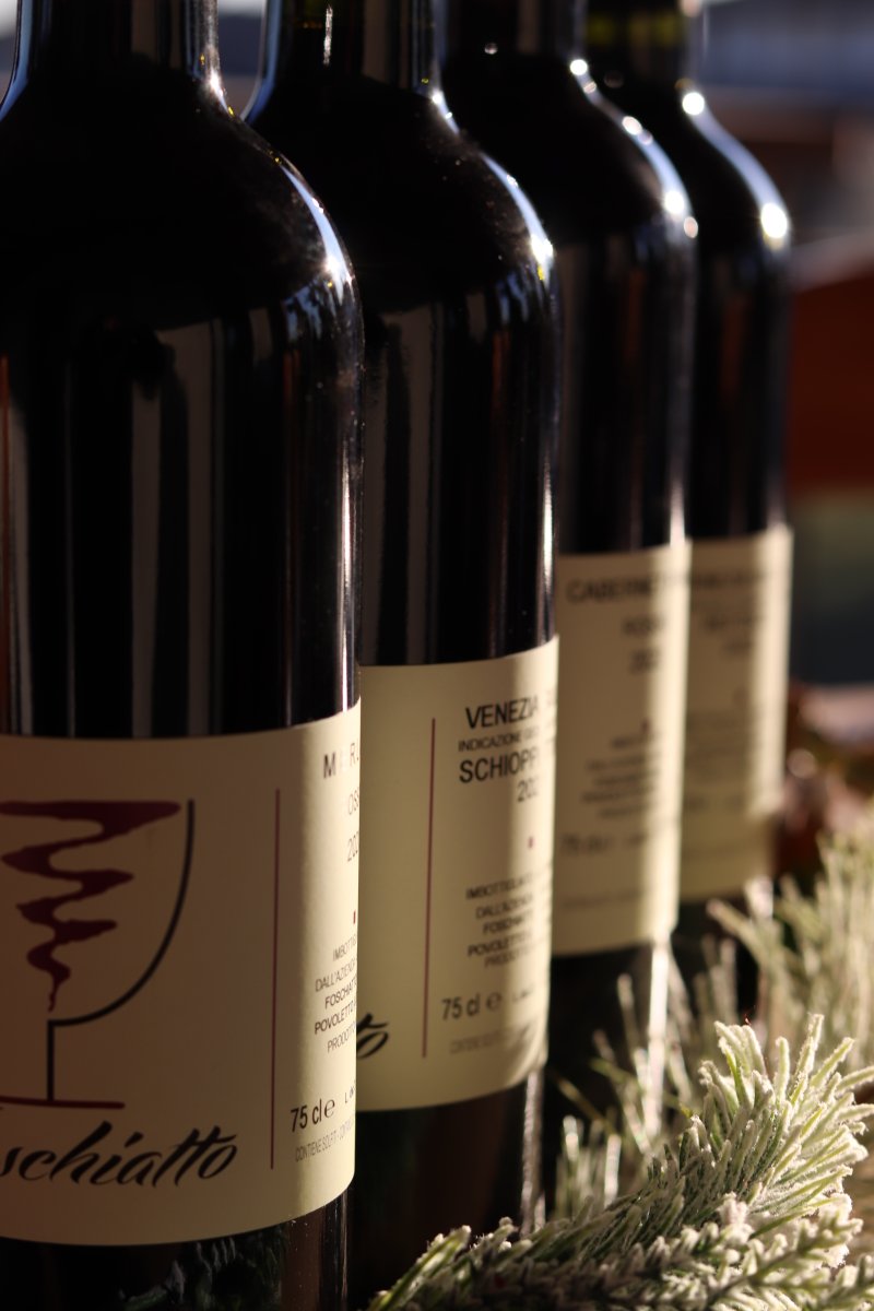 FFriulane's tweet photo. Az. Agr Foschiatto. Siamo a Ravosa-Magredis, .. tra le sconfinate campagne, gli ordinati filari del vigneti dell'azienda, che coltivati con passione e dedizione.. danno  ogni anno ottime uve, trasformate in vini di qualità!
Li trovi qui! https://t.co/2Xy5QZXBkC https://t.co/fwh8SfyLAr