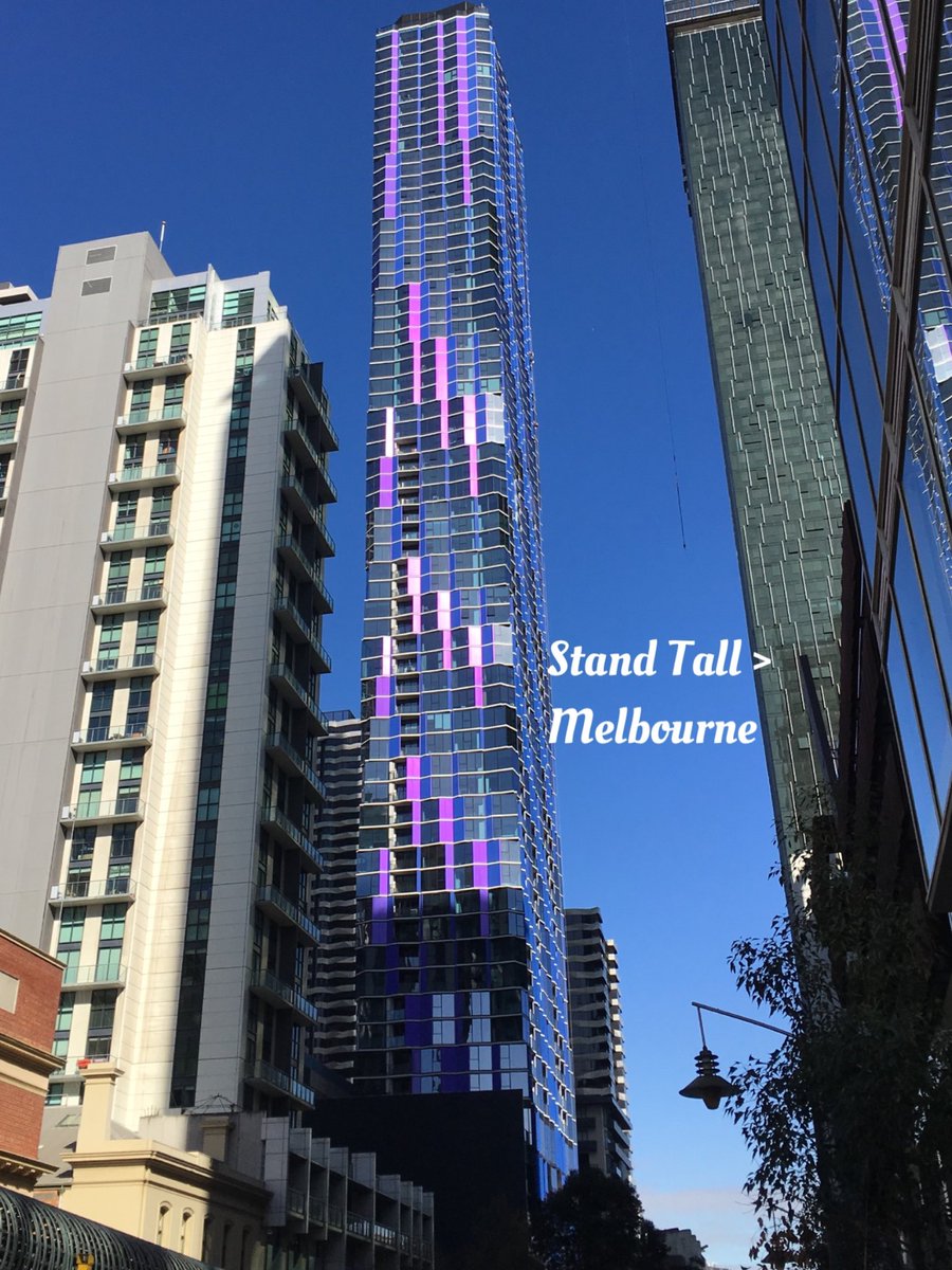 tuliprose269's tweet image. These twin towers are absolutely stunning, I love the way the light plays off the contrasting facades. #architecture #citylife