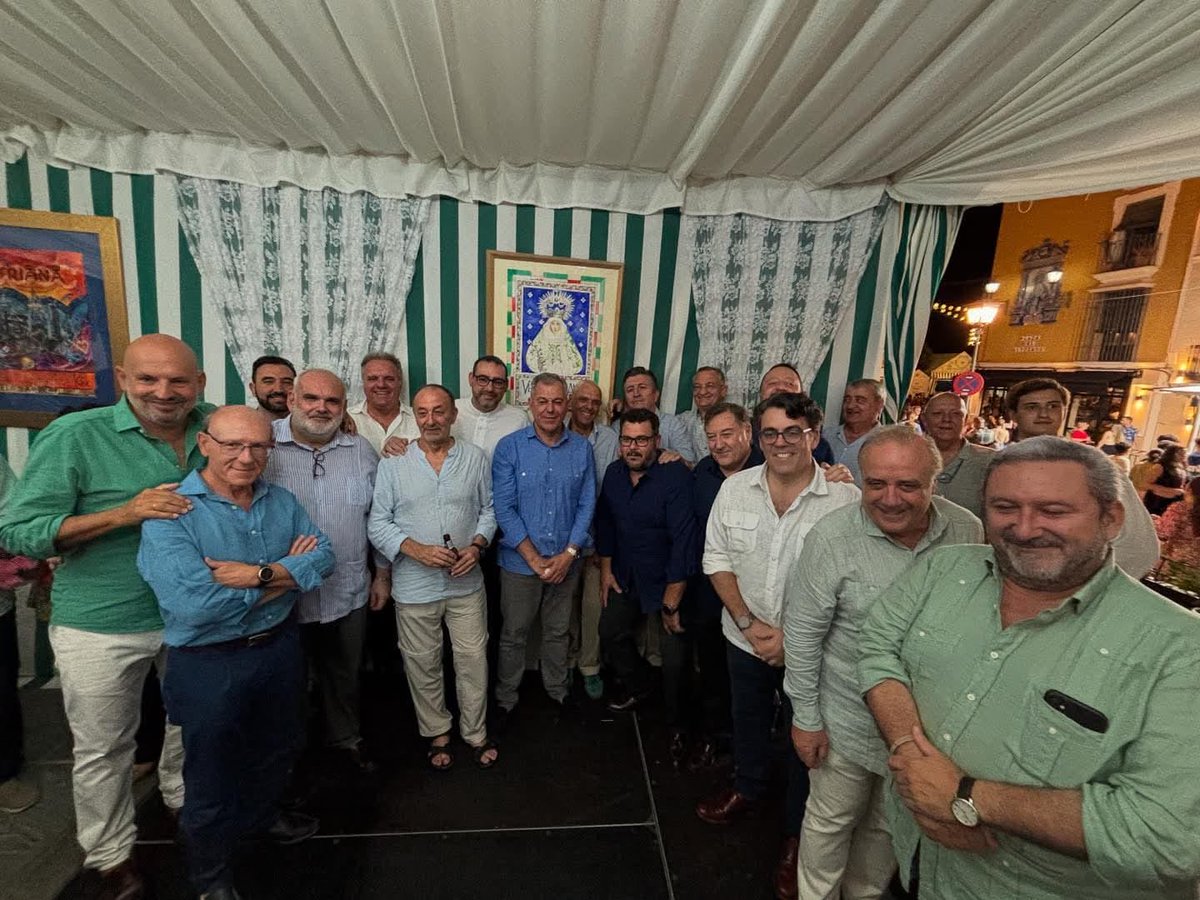 AmparoRubiales's tweet photo. #Para el #Alcade de Sevilla, las mujeres no existen!!!!#El susodicho ⁦@jlsanzf⁩ estuvo en la #VeláDeTriana con todos los machos que encontró. Todos muy “importantes”,por eso son machos. Las mujeres???? Solo interesan cuando hay elecciones. #Sevillanas, no olvidarlo! https://t.co/o3W8x01ji9