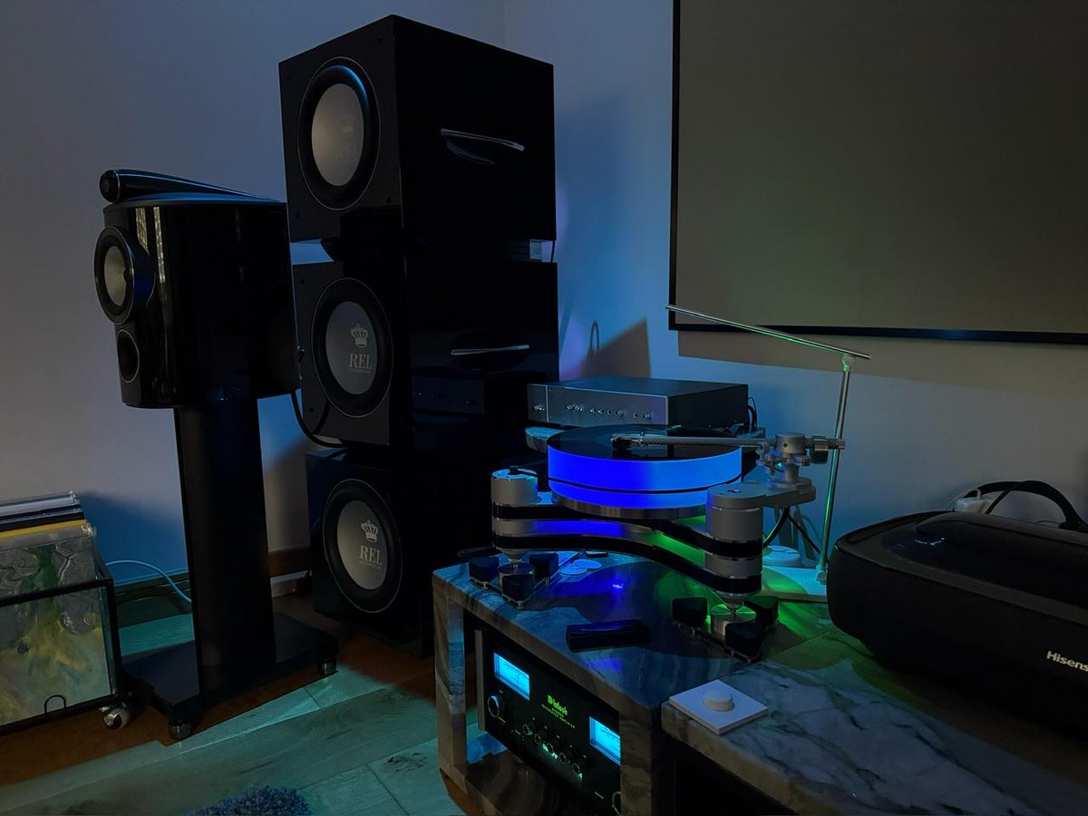 Installed to perfection. We recently delivered a full @RELacoustics S/812 6-pack setup – designed, installed, and calibrated by our expert team at Home Media. 

Ready to elevate your setup? Get in touch! 

#HomeMedia #AudioLovers