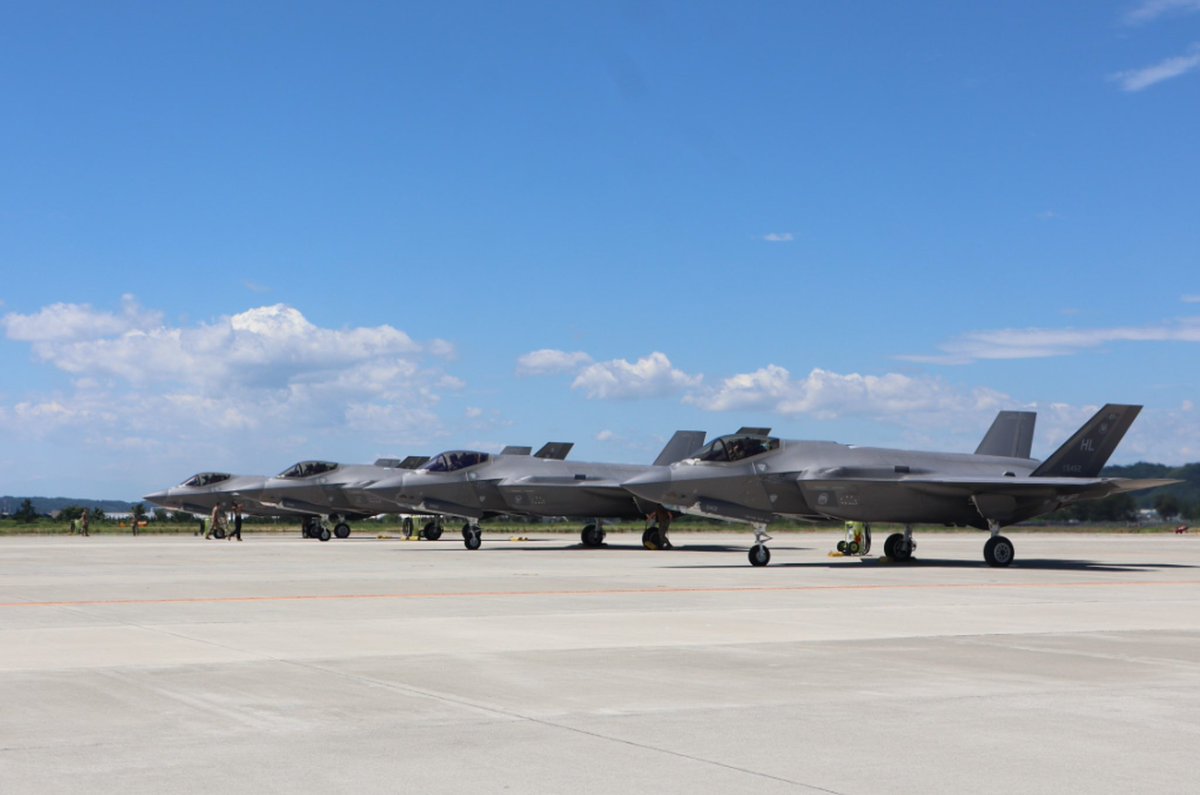 JASDF_PAO's tweet image. #航空自衛隊 は現在 #REFORPAC25 に参加しています。空自機が米海兵隊岩国航空基地に展開、米軍機が百里、小松、松島基地の各空自基地に展開し、給油等を実施しました。空自は米軍と連携し、今後も #日米同盟 の抑止力・対処力を強化してまいります。🇯🇵🇺🇸💪
#FOIP #自由で開かれたインド太平洋