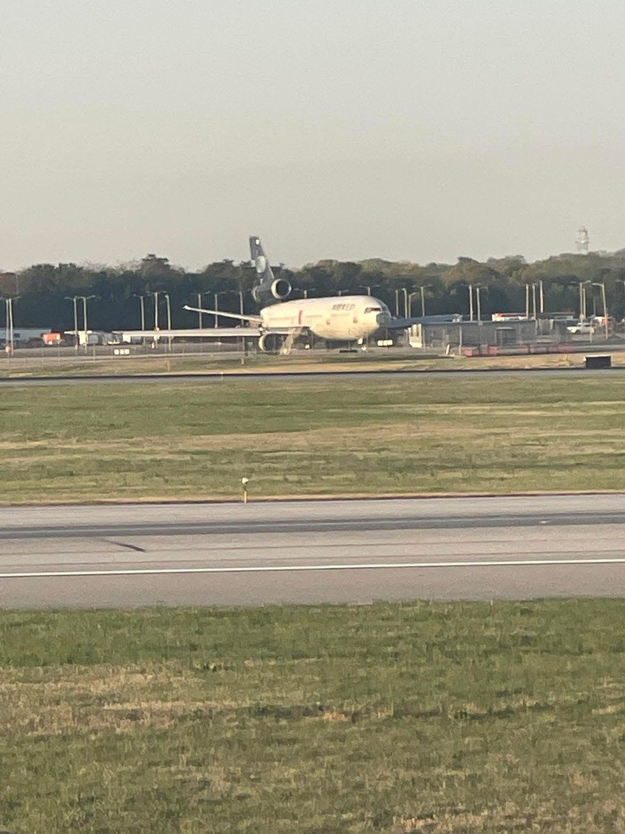 MCCCANM's tweet image. Flew out of Baltimore yesterday & noticed a sad DC-10 out on its own.
Wondered about it…so looked it up. It’s the remains of “World Airways 8535”. It basically crashed at BWI in 2009, but then actually went around, back into the sky. Pilot error x2.
They hit so hard their…