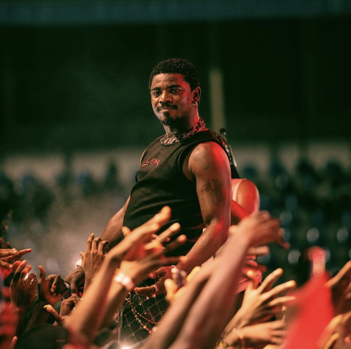 TurntableCharts's tweet image. On this day in 2024, @Boyllona_ released ‘Homeless’
The album peaked at No. 7 on the official albums chart— becoming the artiste's first top ten entry in Nigeria
Additionally, it has sold over 50,000 units since release in Nigeria— making it eligible for a Platinum…