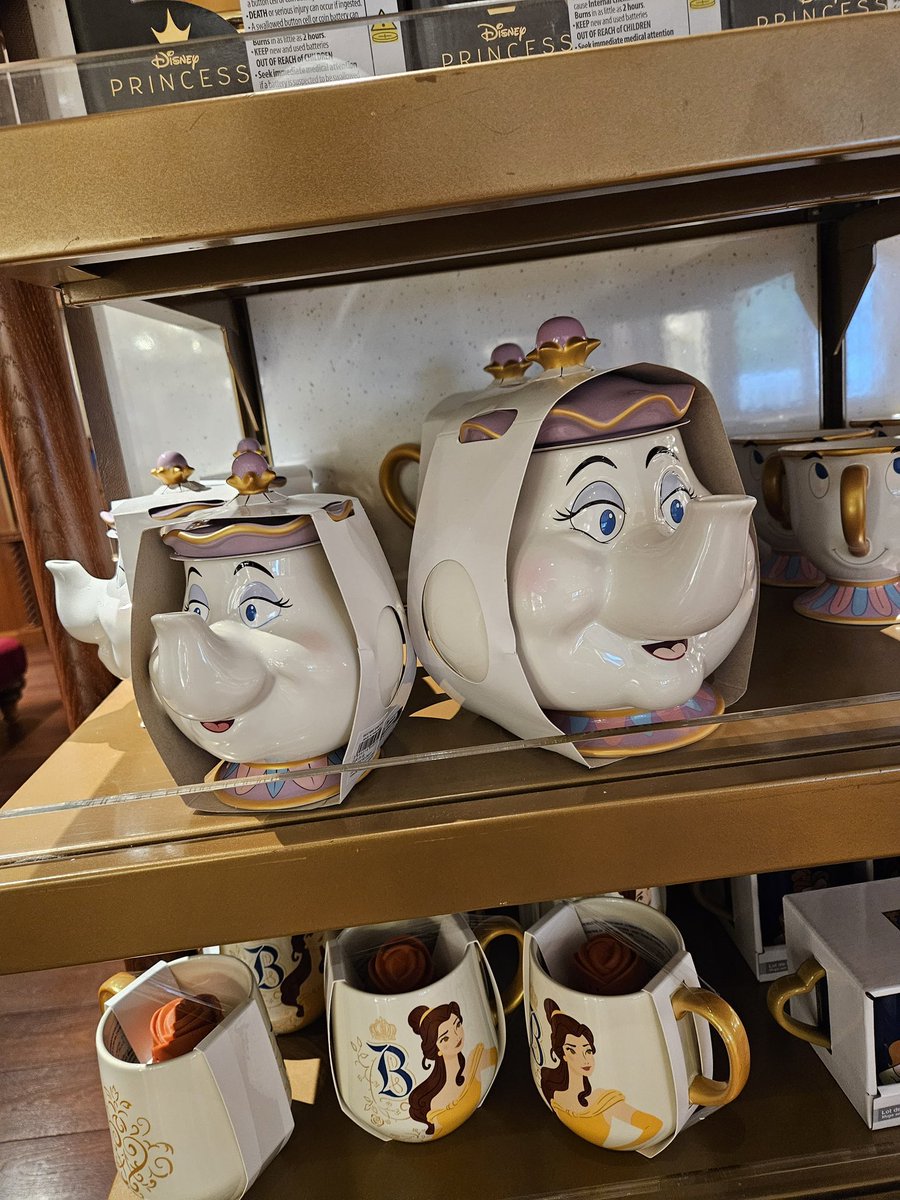 ✨🛍️ Mug : Mrs Samovar - 25€ - Royal Collection Boutique ✨

#Disneylandparis