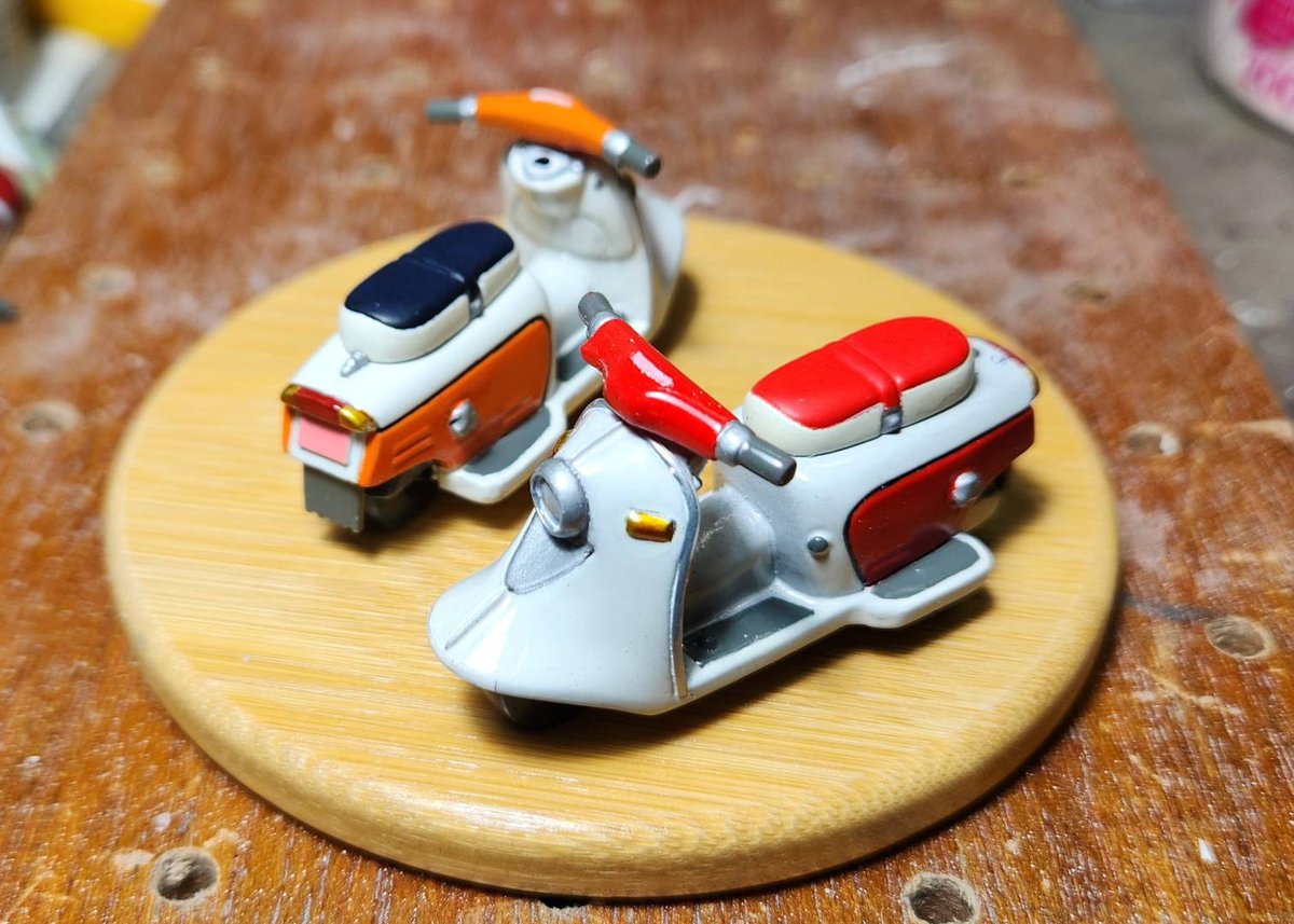 machtoranoana's tweet image. ジロー模型 ワンフェス2025年の夏のお品書きです。
デフォルメラビットスクーターのTANUWORKSは今回も完成品をだします。 お気に入りのをそのままお持ち帰りいただきます。車種はラビットハイスーパー90 S601 S301A S302A(ツーリング) 塗装済み完成品は5千円…