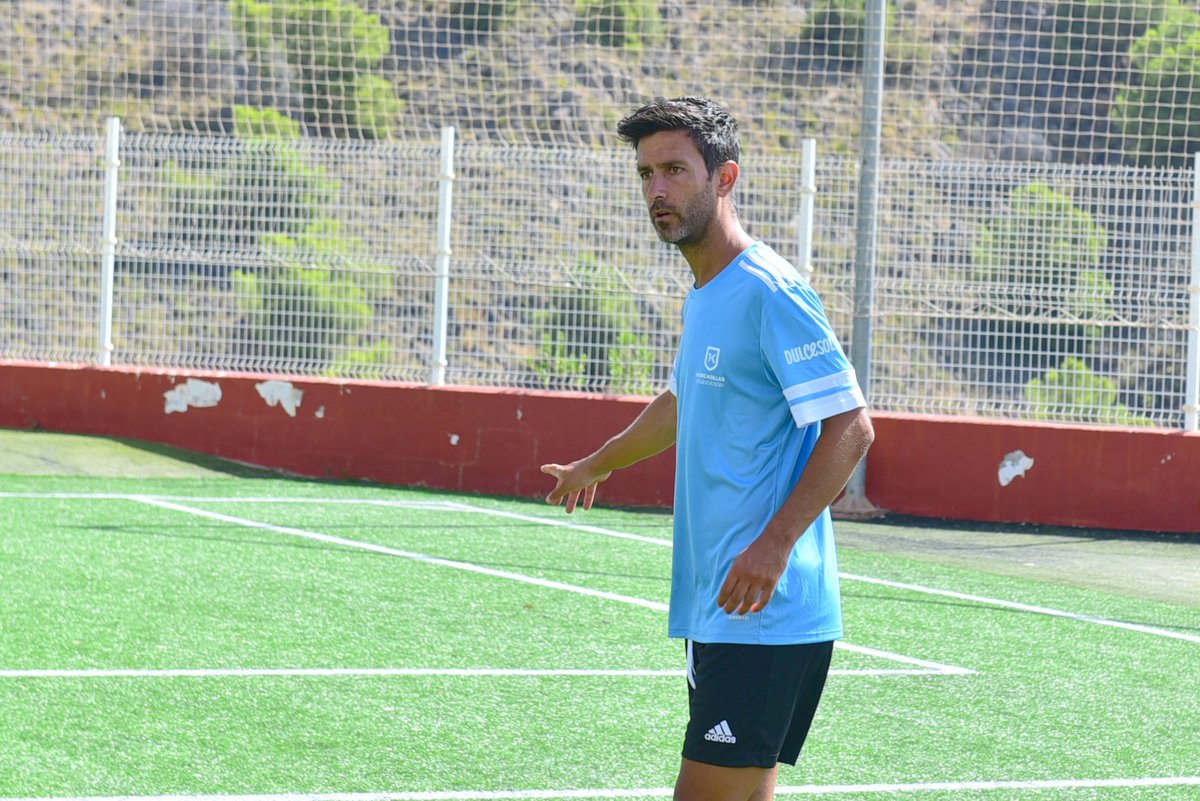 APDM (@apdeportivosmlg) on Twitter photo ⚽️<a href="/AytoFrigiliana/">Ayto. de Frigiliana</a> recibió hace unos días la especial visita de Alberto Bueno, embajador del Campus Iker Casillas y jugador de la Kings League.
🤩El exjugador de clubes como el Málaga, Real Madrid, Rayo Vallecano o Porto, transmitió su experiencia en el deporte profesional. ⚽️<a href="/AytoFrigiliana/">Ayto. de Frigiliana</a> recibió hace unos días la especial visita de Alberto Bueno, embajador del Campus Iker Casillas y jugador de la Kings League.
🤩El exjugador de clubes como el Málaga, Real Madrid, Rayo Vallecano o Porto, transmitió su experiencia en el deporte profesional.