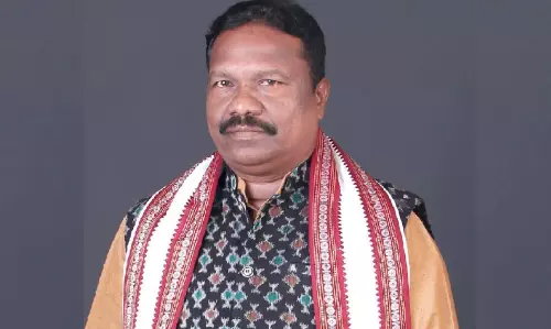 badakhabarnews's tweet photo. #ଫେକ୍_ଜବ୍_କାର୍ଡ_ଧରିବାକୁ_ହେବ_ e-KYC’
-ଫେକ୍ ଜବ୍ କାର୍ଡ ଧରିବାକୁ ଆରମ୍ଭ ହେବ e-KYC
-ସୂଚନା ଦେଲେ ପଞ୍ଚାୟତିରାଜ ମନ୍ତ୍ରୀ ରବି ନାୟକ
-୩ ମାସ ଭିତରେ ଜବ୍ କାର୍ଡ e-KYC ନକଲେ କଟିବ ଜବ୍ କାର୍ଡ
-ସରକାର ବାହାର କରିଛନ୍ତି ଫେକ୍ ଜବ୍ କାର୍ଡ
#eKYC #jobcard #BadaKhabar https://t.co/CoyVWZzdMA