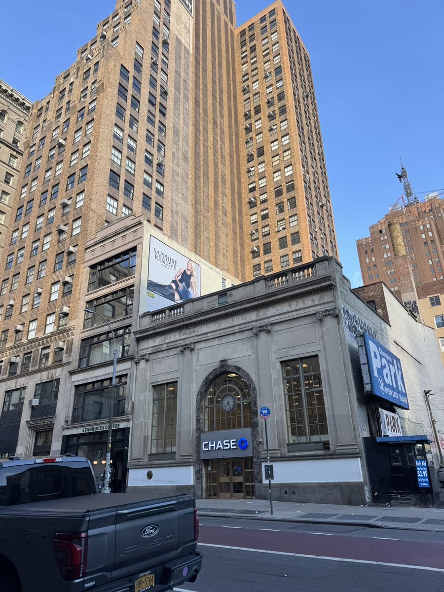 nakshlife's tweet image. Credit card Ads in NYC.
Kya bolte ccgeeks India me branding change ki zarurat hai? 😀
@imYadav31 @RewardsMaverick @ccg33k @CCMiles2Go