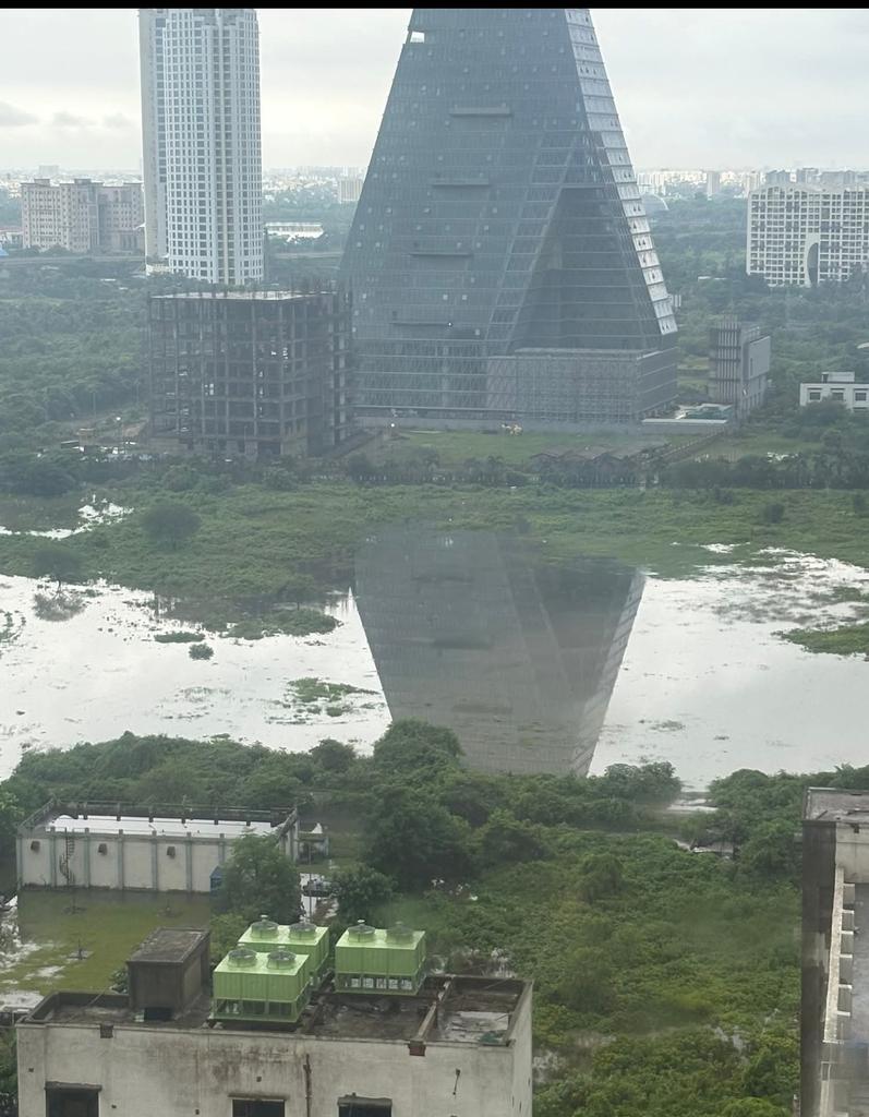 CoinWorld23's tweet photo. @KolkataIndex Waterlogging https://t.co/b5AAwj4Foy