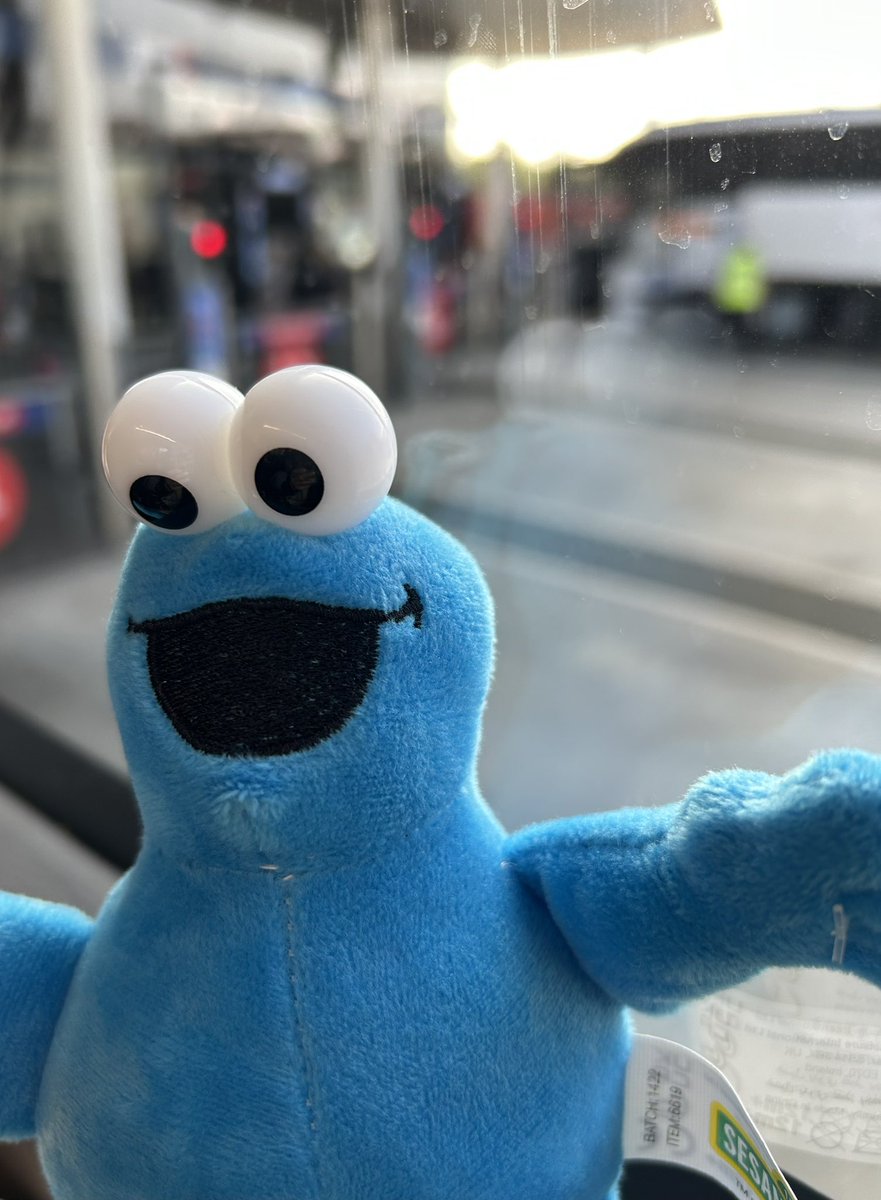 Ch20007Cupcake's tweet photo. @FSL_Official_ @KiroRaceCo one half of #TeamCookie is officially mobile and on her way to London 😉 see you soon!!! https://t.co/244XN0Ilgn