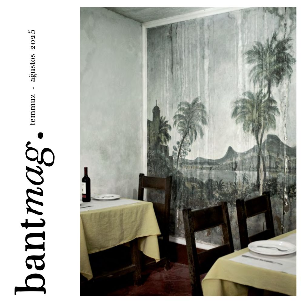 🍃Bant Mag. Temmuz – Ağustos 2025 sayısı yayında!
Okumak için 👉bantmag.com/dergi/temmuz-a…

Kapağında, 2014’te aramızdan ayrılan Cem Ersavcı’nın Espas etiketiyle yayımlanan ilk fotoğraf kitabından bir kare var.