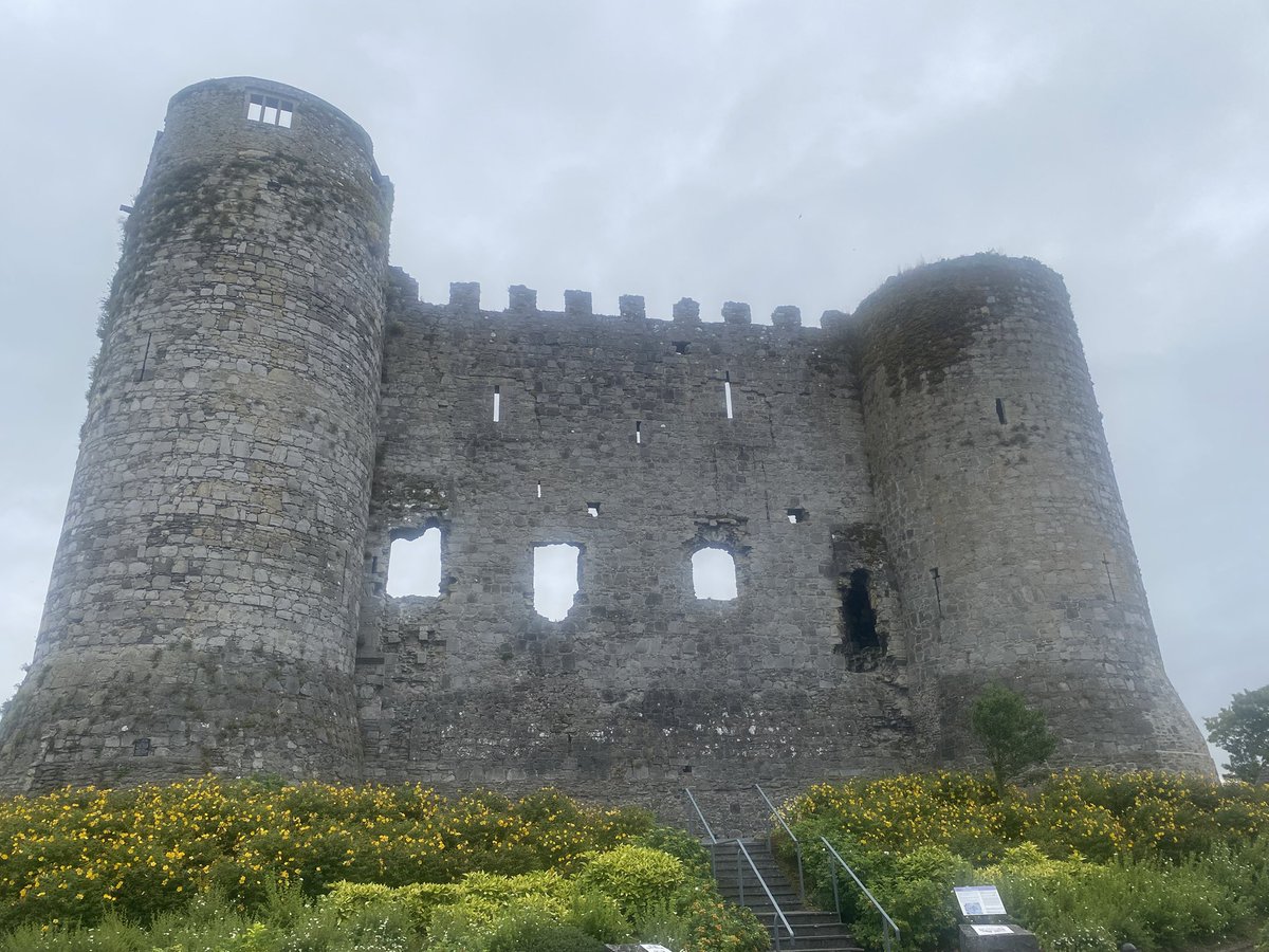 timbarry2's tweet image. In all the years I have come to Carlow for the Des Hanlon I never knew there was a castle in the town 🚴‍♂️👌
