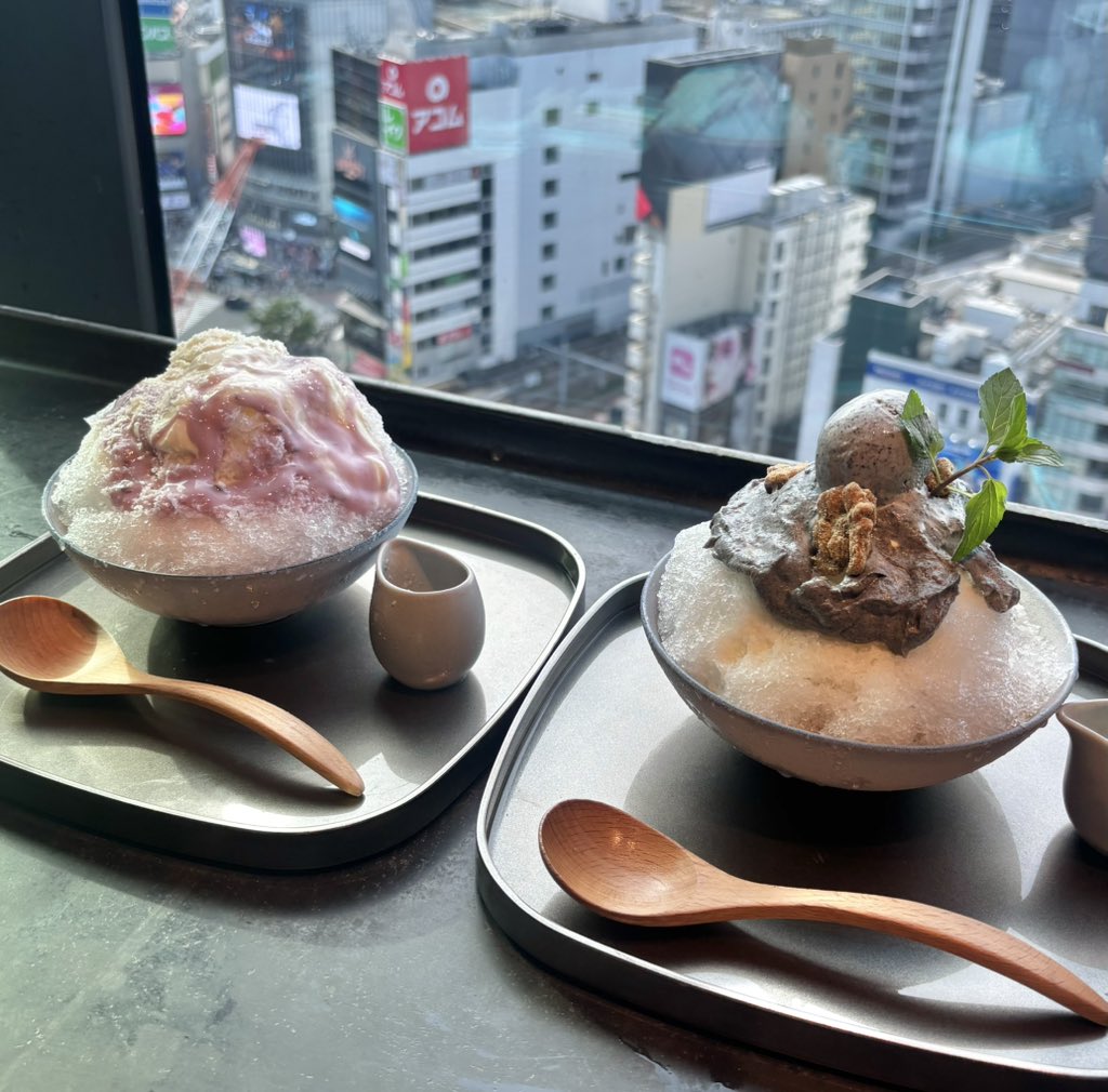 rechi325's tweet image. つるとんたんのかき氷、いつもは何列も並んでるのに平日16時くらいはスカスカですぐ入れた＞ ̫＜ ♡