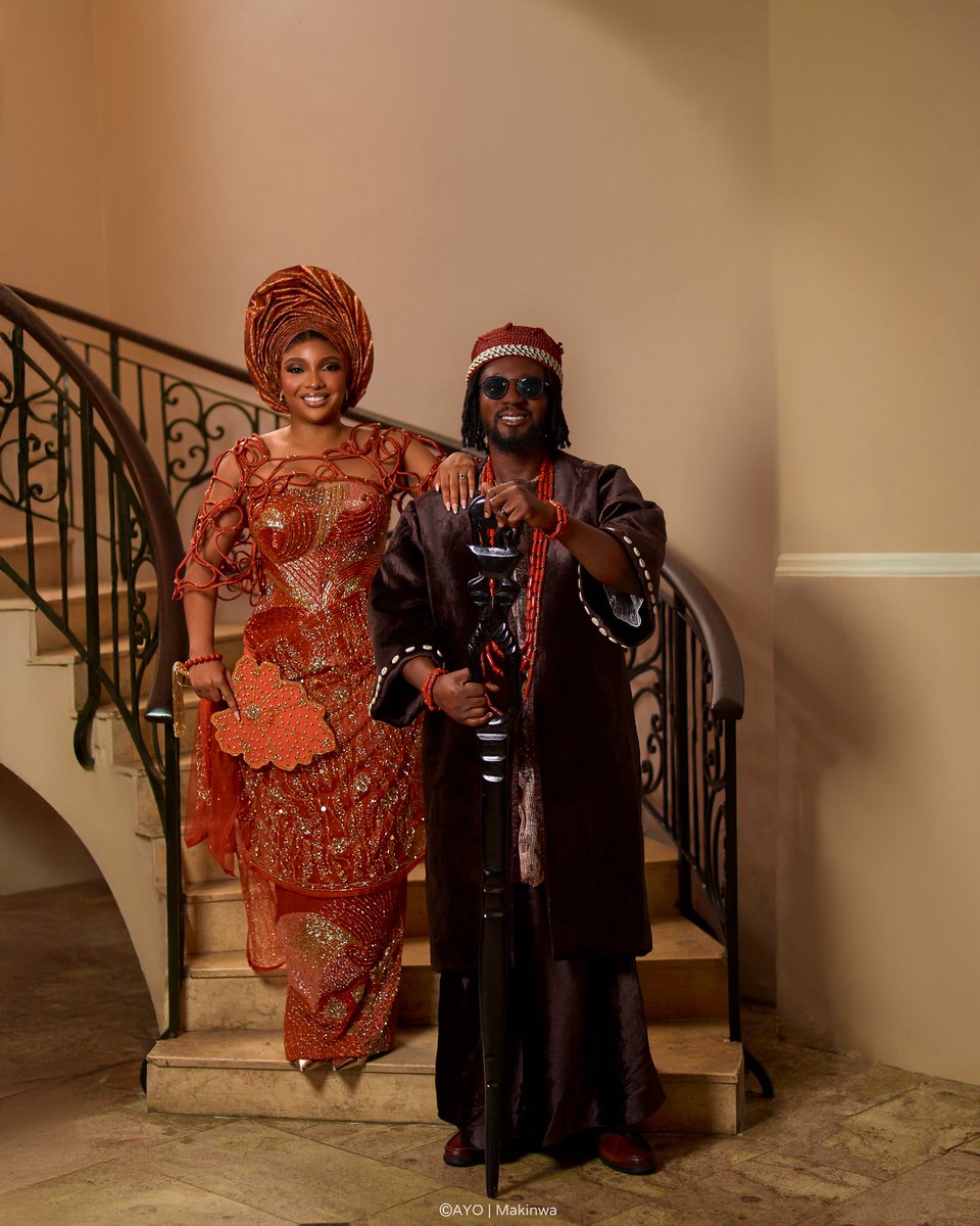 Amanda__dara's tweet photo. God has done it again! 

Same spot, 1 Year Later ❤️ 

with my forever mate @ToyosiCSi 

Happy Trad Anniversary to us

We pulled the best glam team to achieve this 🔥 

Looks curated and styled by : @bennysstyling_
Creative direction : @bennysstyling_
Bride Dress: @firstladyng https://t.co/fu44tZ0ie2