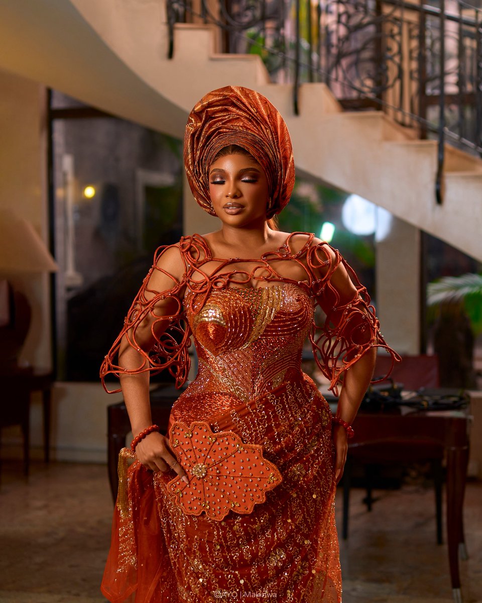 Amanda__dara's tweet photo. God has done it again! 

Same spot, 1 Year Later ❤️ 

with my forever mate @ToyosiCSi 

Happy Trad Anniversary to us

We pulled the best glam team to achieve this 🔥 

Looks curated and styled by : @bennysstyling_
Creative direction : @bennysstyling_
Bride Dress: @firstladyng https://t.co/fu44tZ0ie2
