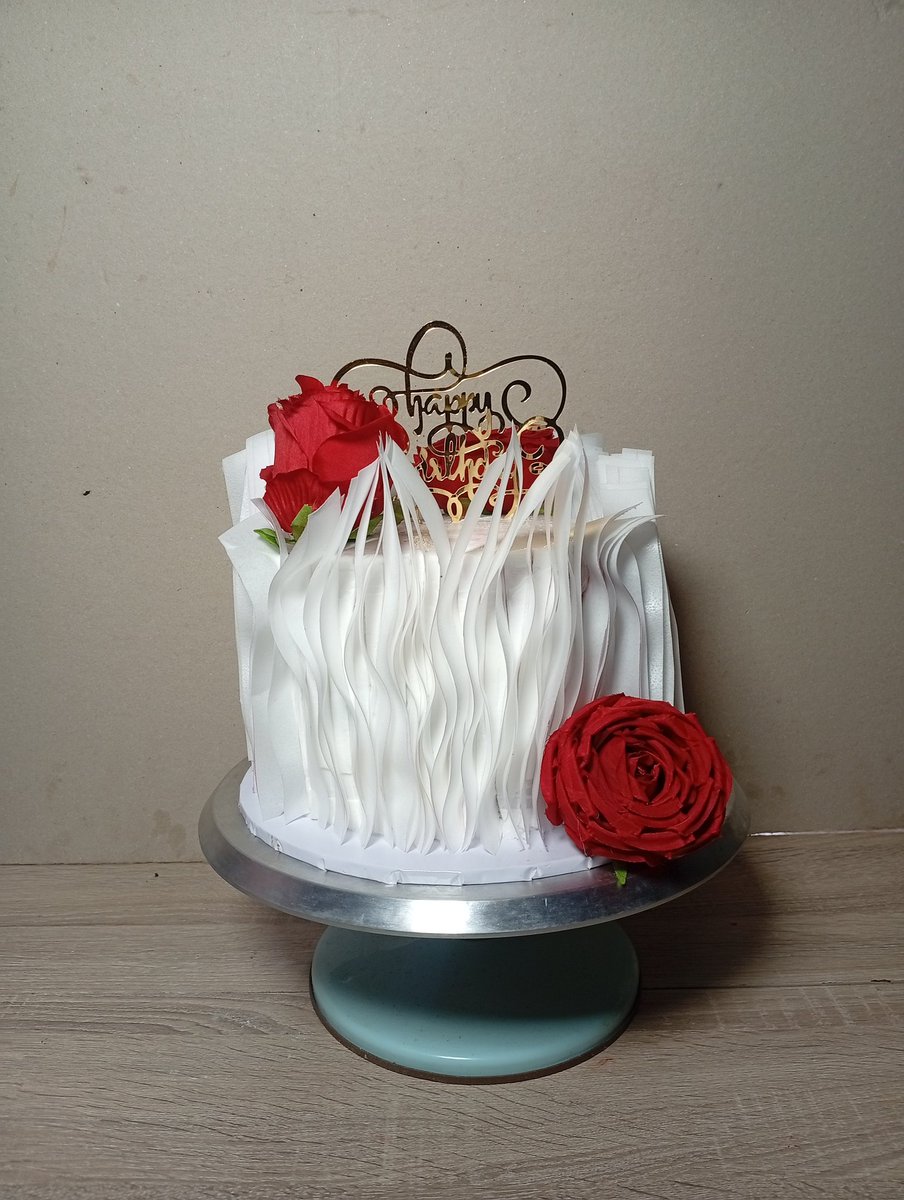 MakasonDelight's tweet image. If poise and class can talk
This is definitely one of the beautiful cakes you will see today
We delivered this beautiful piece yesterday and our client absolutely loved it
Location apo Abuja