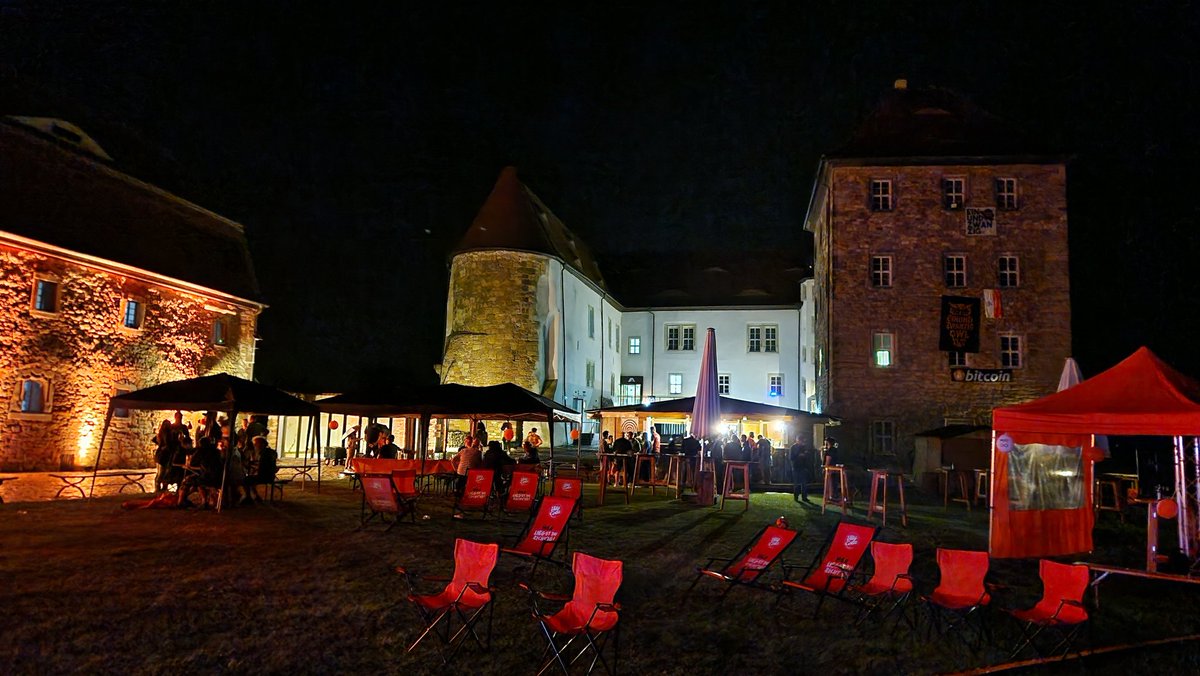 DerPhilBert_1's tweet image. #zitadelle2025 🧡 🦖