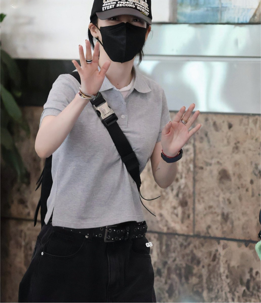moo_moo_0619_cf's tweet image. 250725⭐️ KHH接機
😍🥰
#MAMAMOO #마마무
#MoonByul #문별