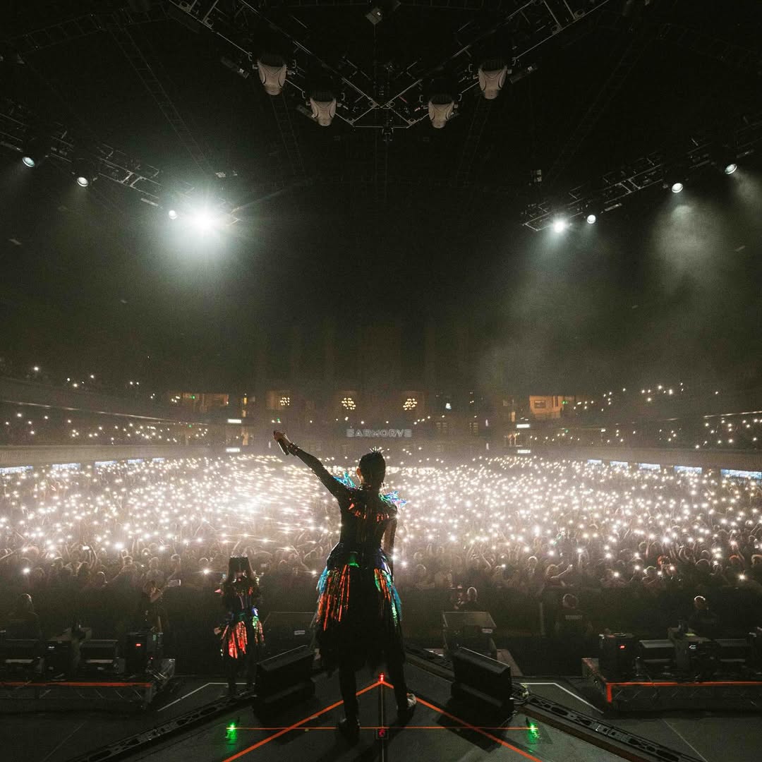 5iveAliveWT's tweet image. 🚨 TONIGHT. MINNEAPOLIS. 🏟️🌆
@davido continues the 5IVE ALIVE TOUR at The Armory tonight, lighting up the Midwest with a SOLD-OUT SHOW in one of the city’s most iconic venues! 🤯💥
Minneapolis, let’s make it one for the books. 🤩5️⃣
#5iveAliveTour #the5ivealivetour