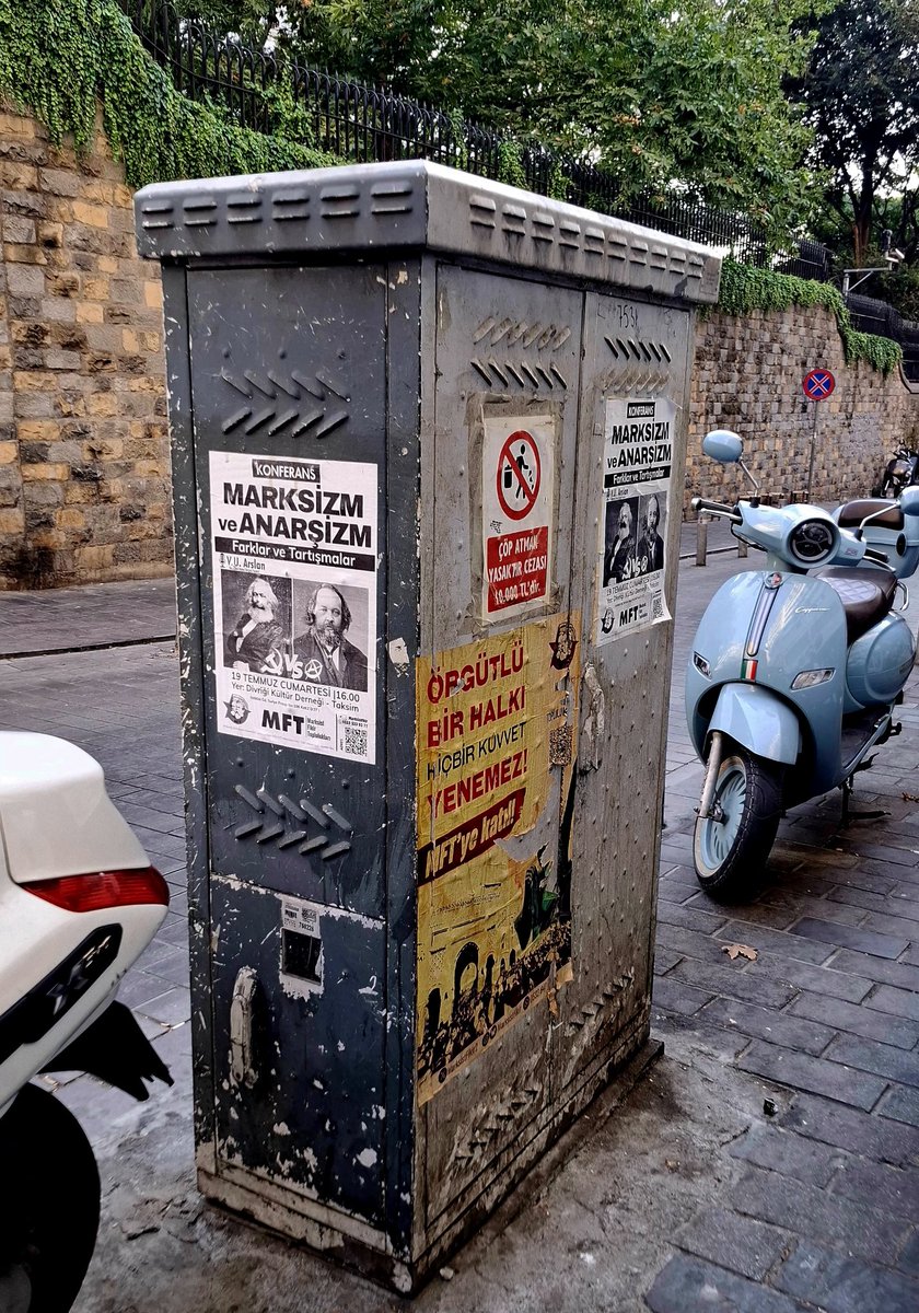 Mahallemde Marksizm ve Anarşizm.:)