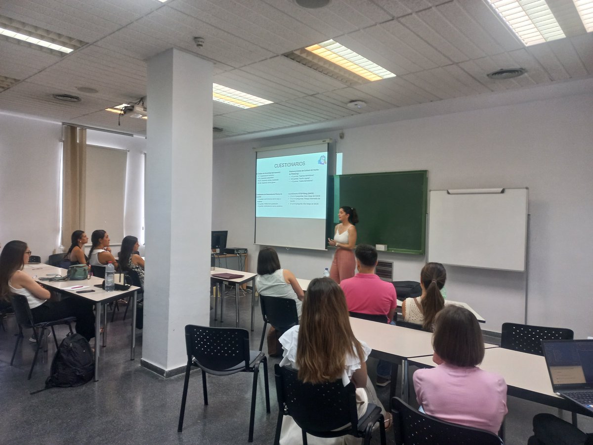 Celebrada en l’#EVES la sessió clínica dels residents d'Infermeria i Medicina del Treball en la setmana del #CUSLA (Curs Superior de Salut Laboral de la Unitat Docent Multiprofessional de Salut Laboral de la Comunitat Valenciana). 

#RESIDENTE #FORMACION #SALUDLABORAL #MIR #EIR