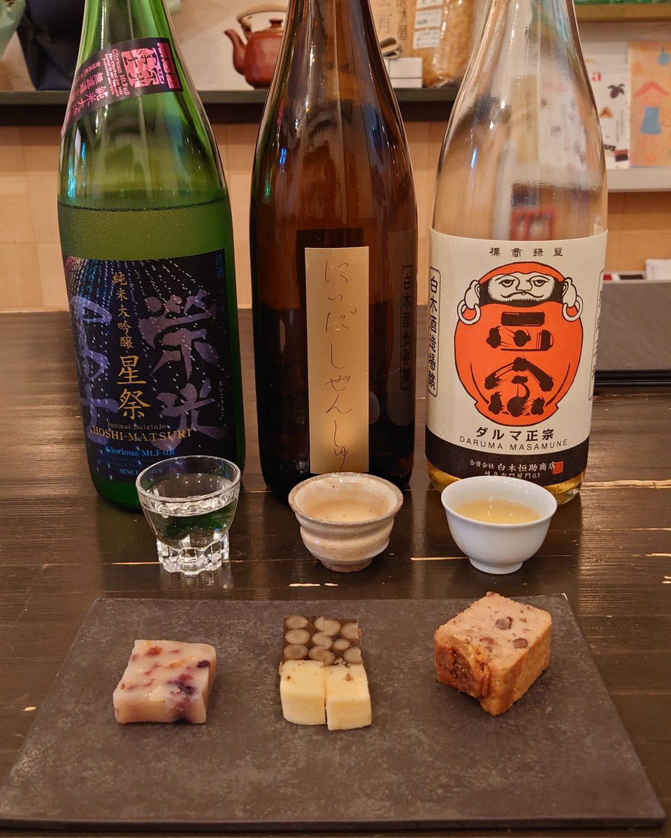 午前勤務
↓
シュークリーム＋ワイン
↓
ハンバーガー＋ビール
↓
和菓子＋日本酒
↓
Zepp Haneda

過去一整いすぎた
ベガスで全カロリー消費してやんよ🔥