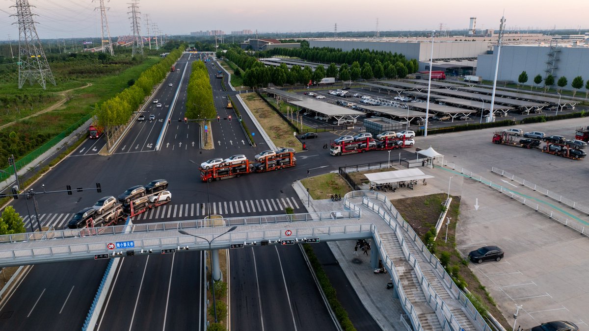 WilliamLiNIO's tweet image. 600 test drive cars of L90 are now available at 400+ ONVO stores and showrooms in 140 cities in China.
We're accelerating production and shipping nationwide.🚚
Here's the L90's calendar: official launch on July 31, and deliveries kick off August 1.
Let's Jiadian!⚡#NIO #ONVO…